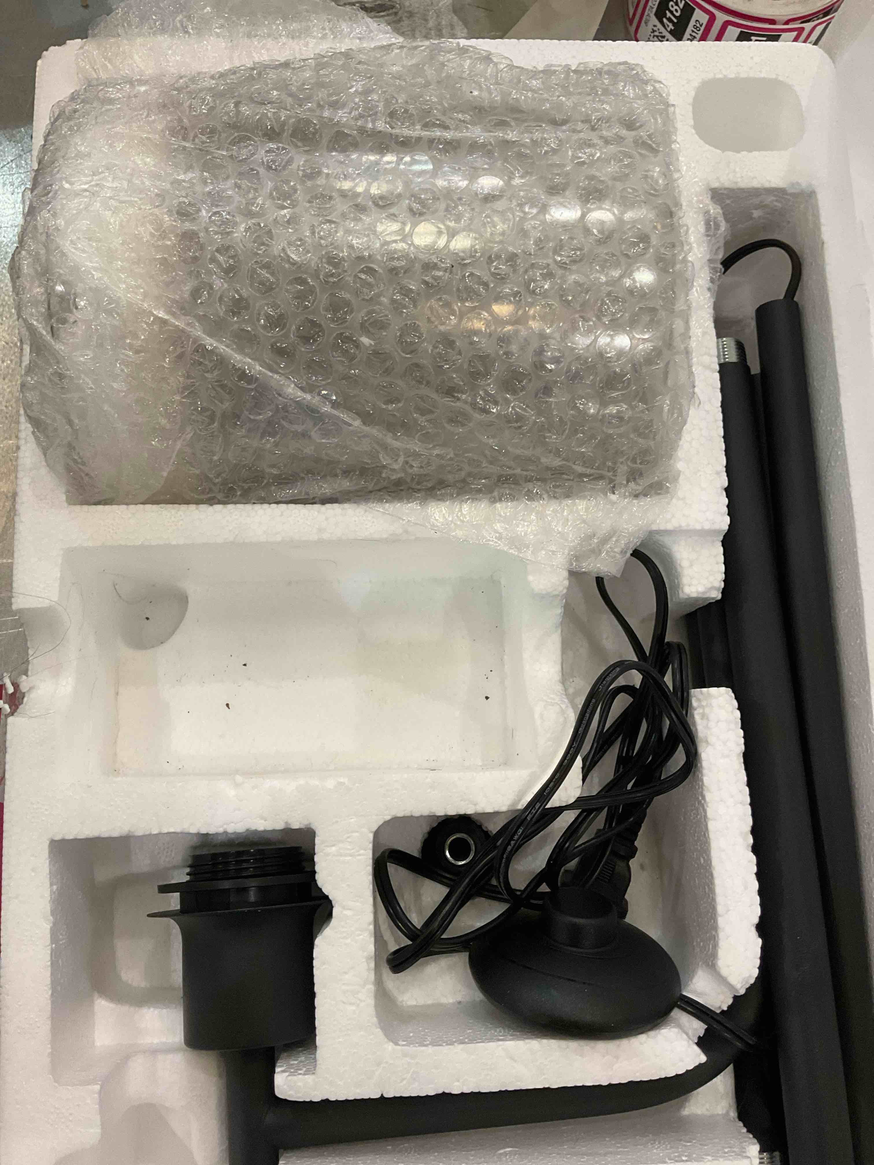 https://s3.amazonaws.com/lotting-images-prod/BargainHunt/EXS01194175_1709232098170.jpeg