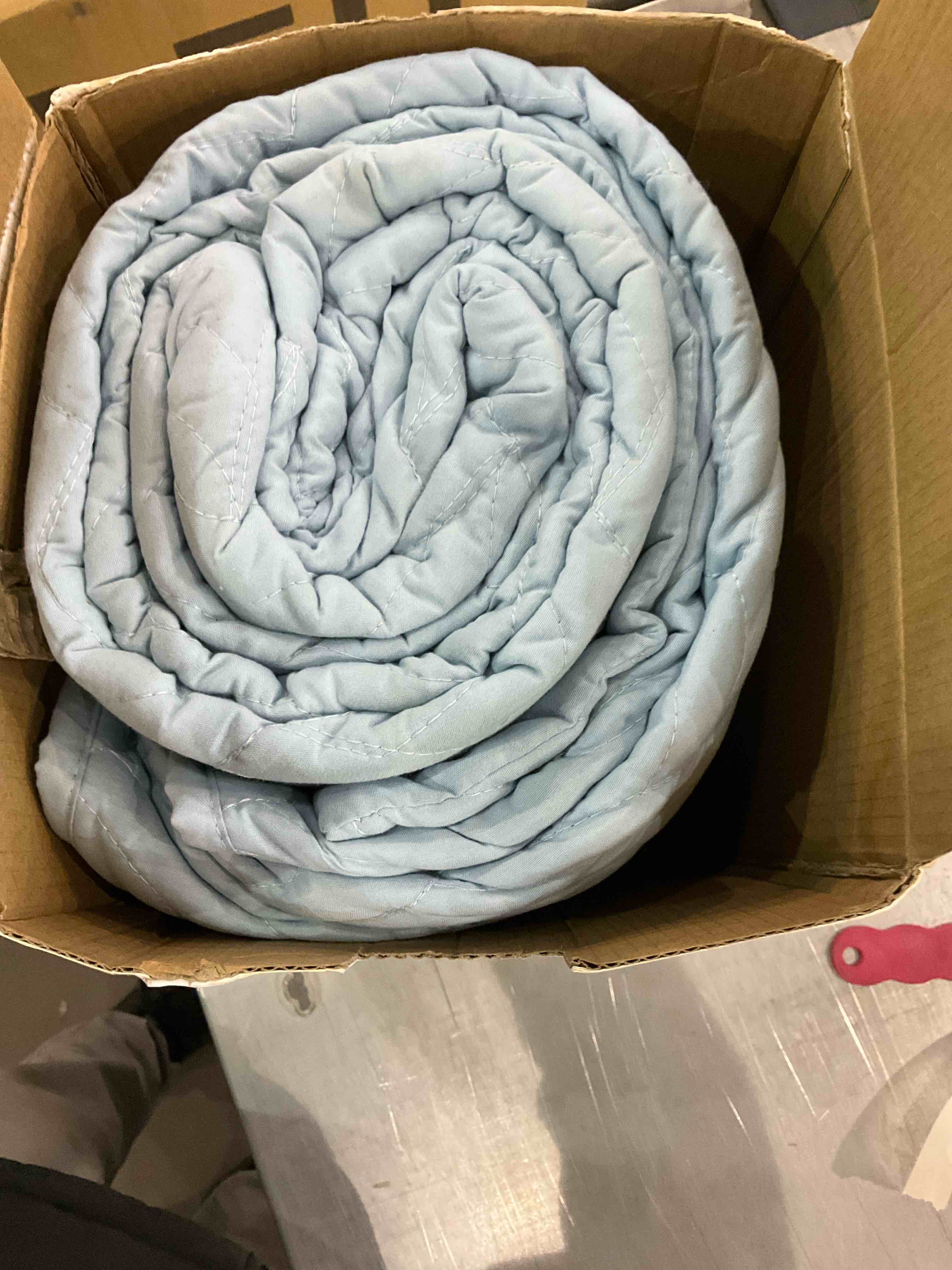 https://s3.amazonaws.com/lotting-images-prod/BargainHunt/EXS01194242_1709298937659.jpeg