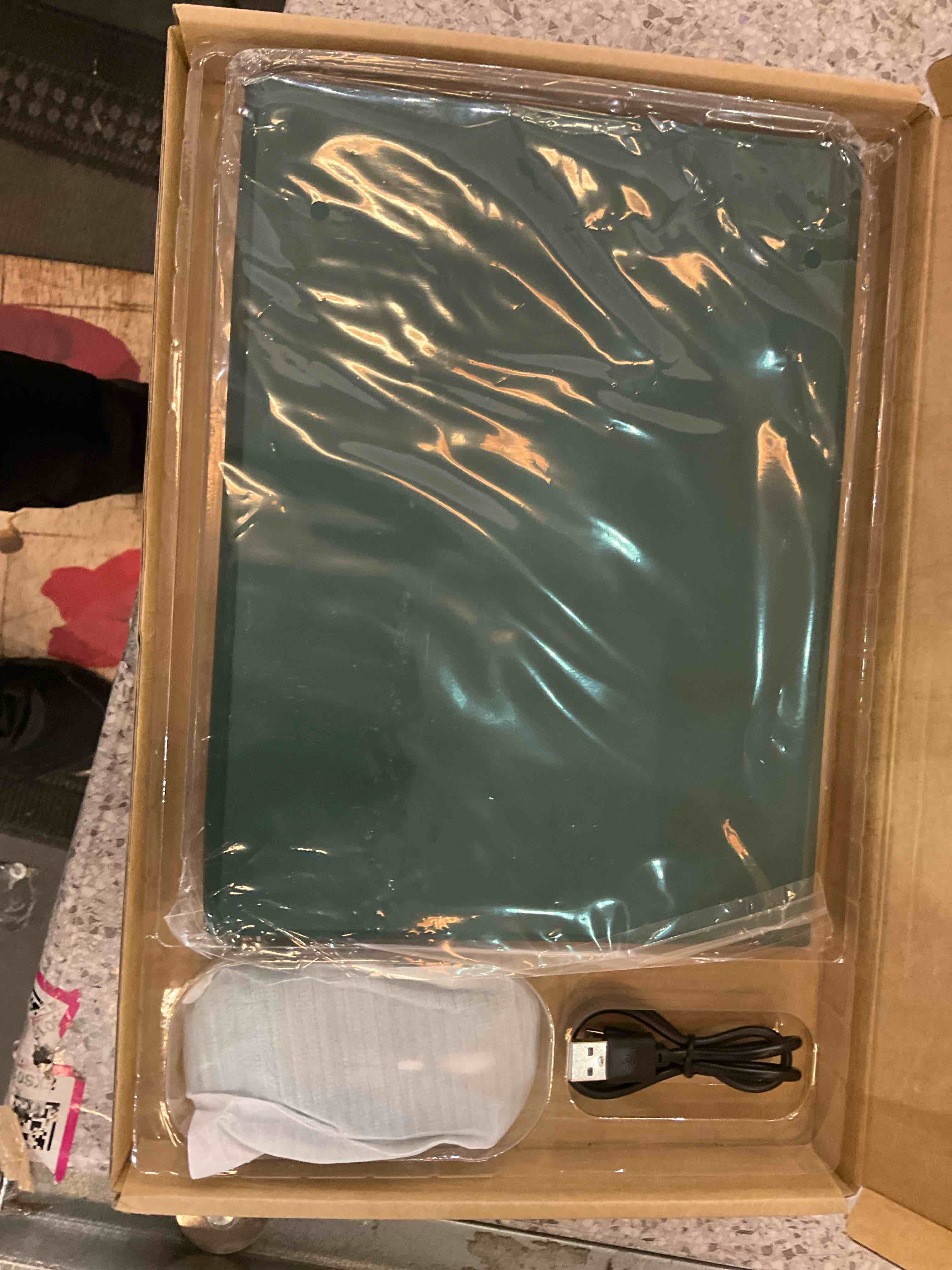 https://s3.amazonaws.com/lotting-images-prod/BargainHunt/EXS01194473_1709580099776.jpeg