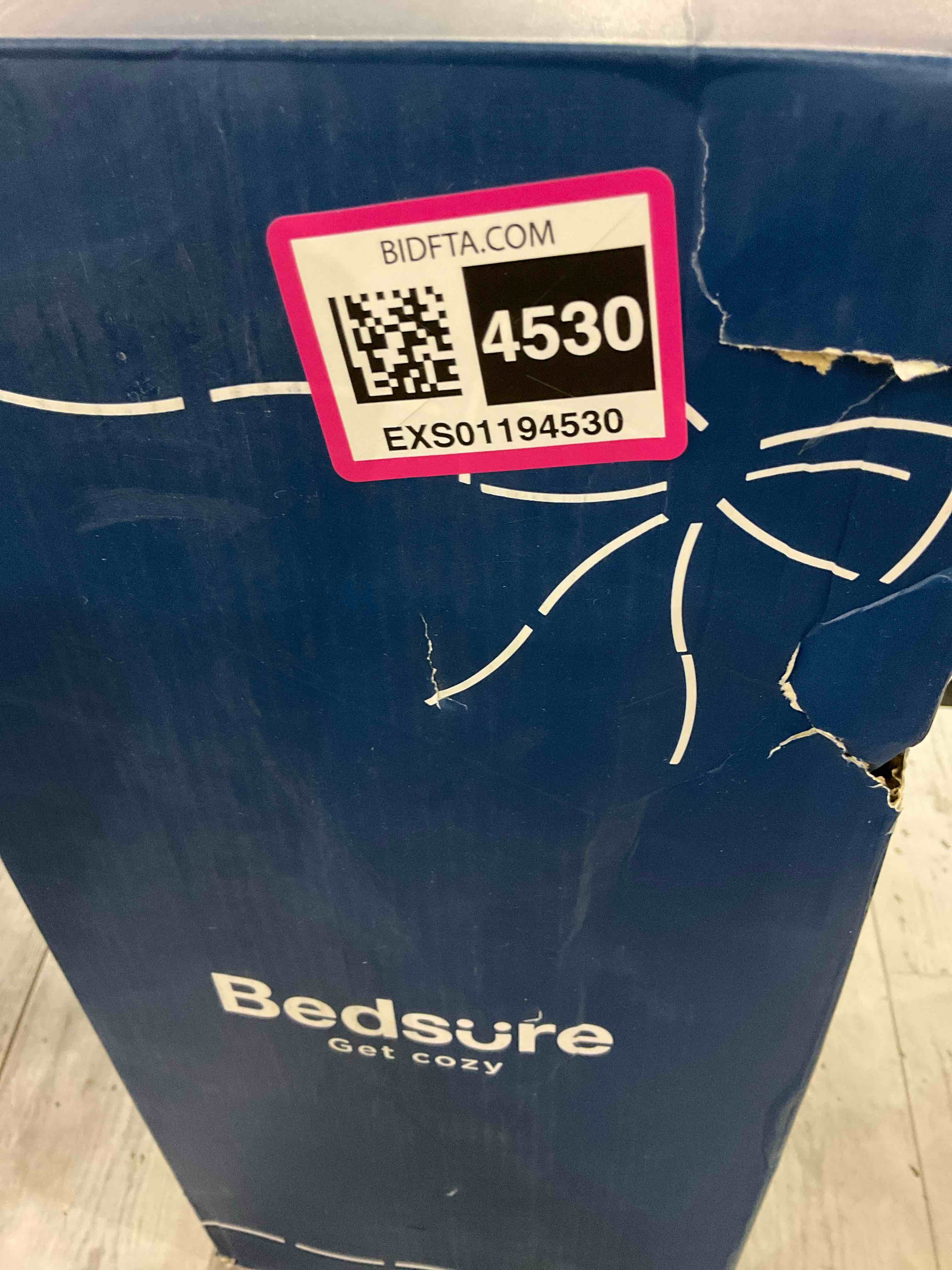 https://s3.amazonaws.com/lotting-images-prod/BargainHunt/EXS01194530_1709126100083.jpeg