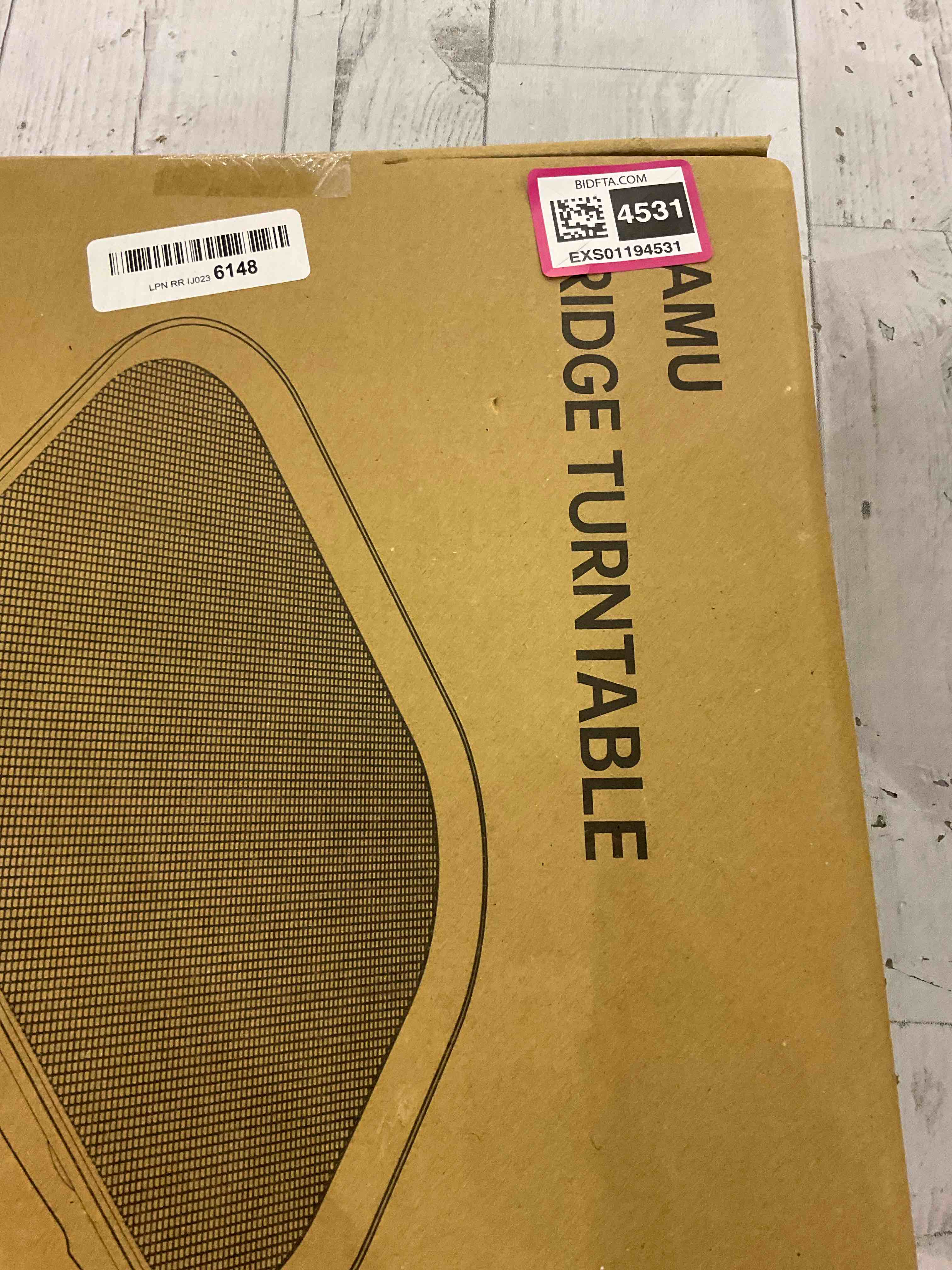 https://s3.amazonaws.com/lotting-images-prod/BargainHunt/EXS01194531_1709126218489.jpeg