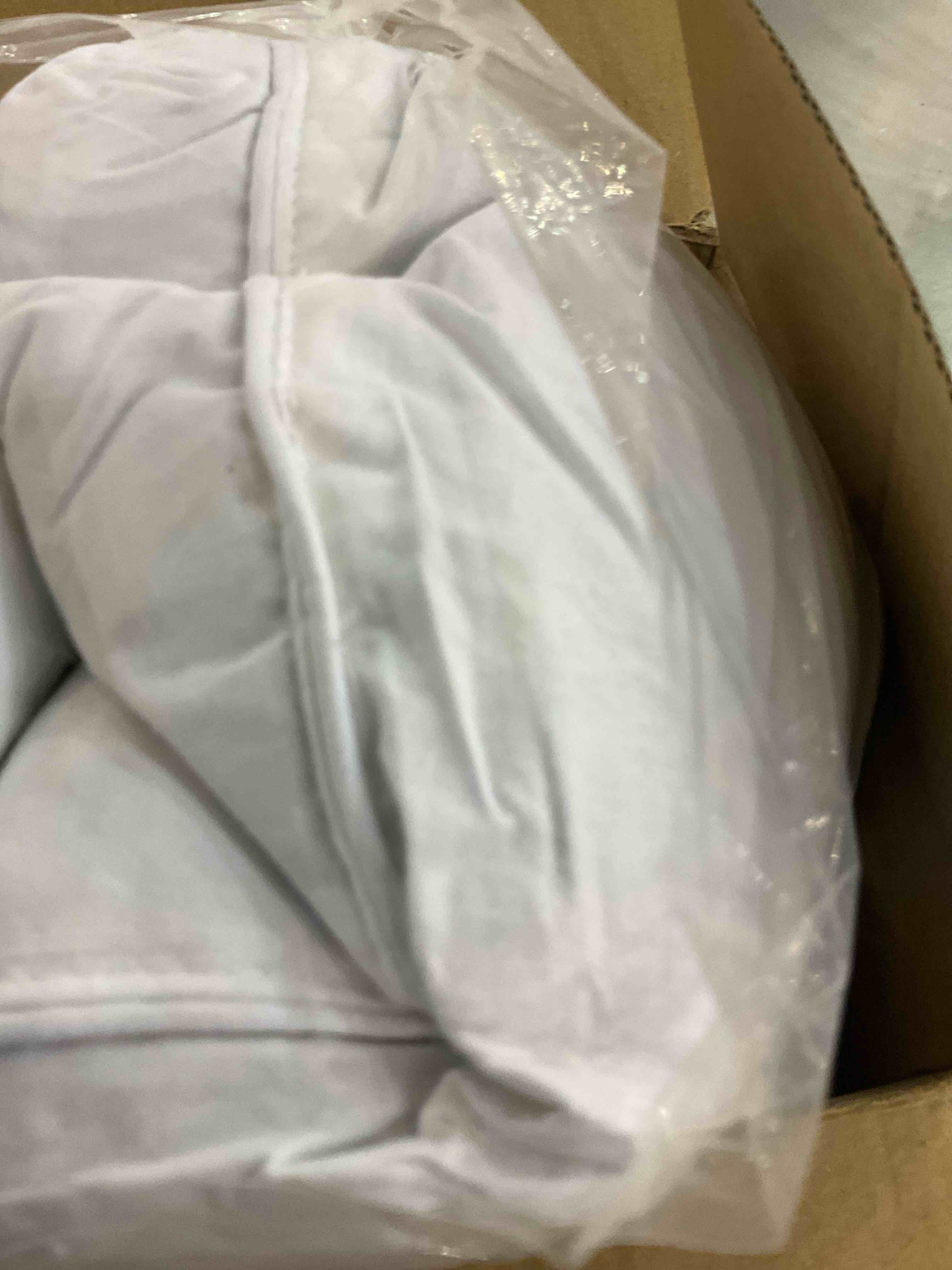 https://s3.amazonaws.com/lotting-images-prod/BargainHunt/EXS01194586_1709133949321.jpeg