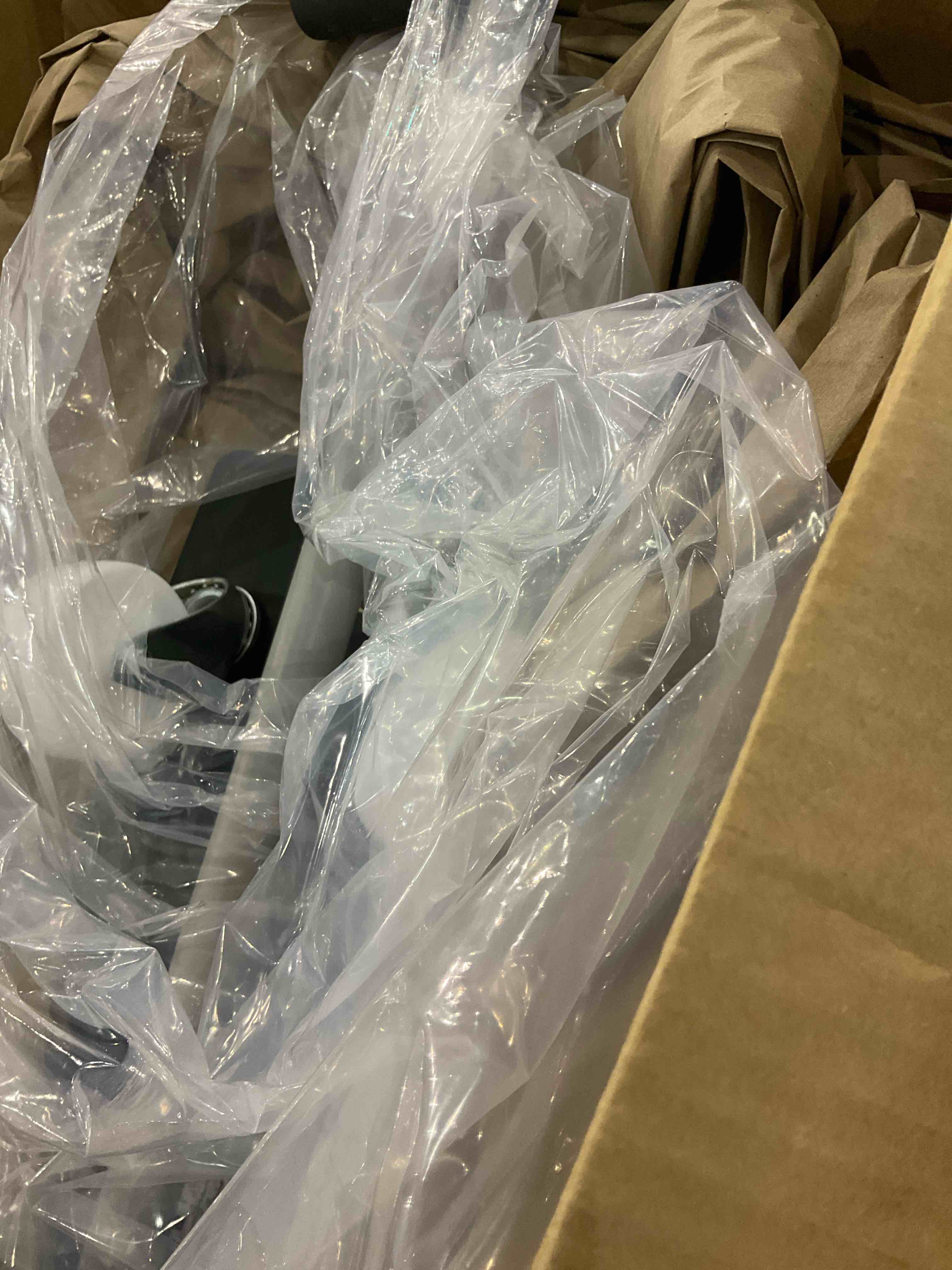 https://s3.amazonaws.com/lotting-images-prod/BargainHunt/EXS01194665_1709210092781.jpeg