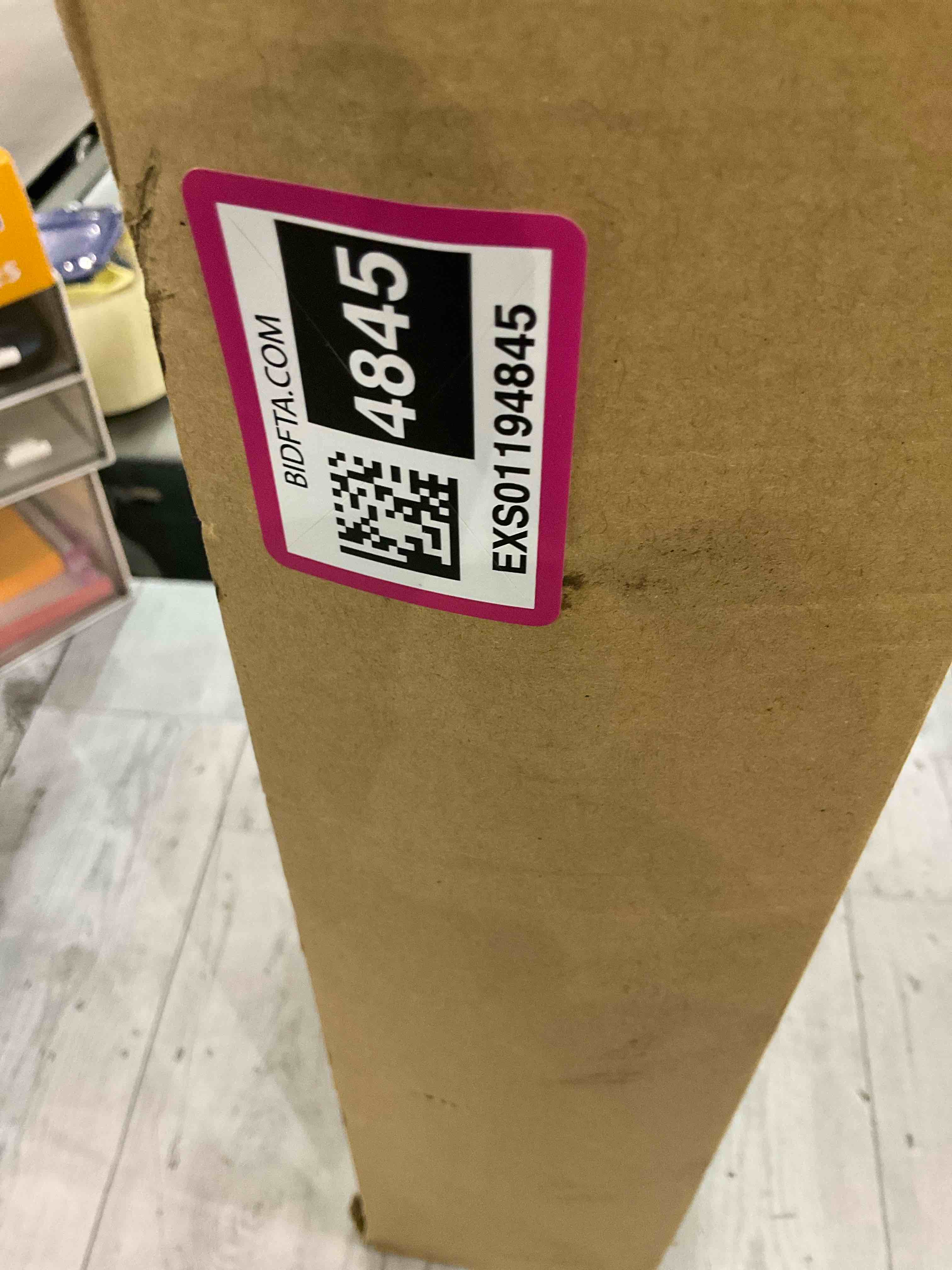 https://s3.amazonaws.com/lotting-images-prod/BargainHunt/EXS01194845_1709301168626.jpeg