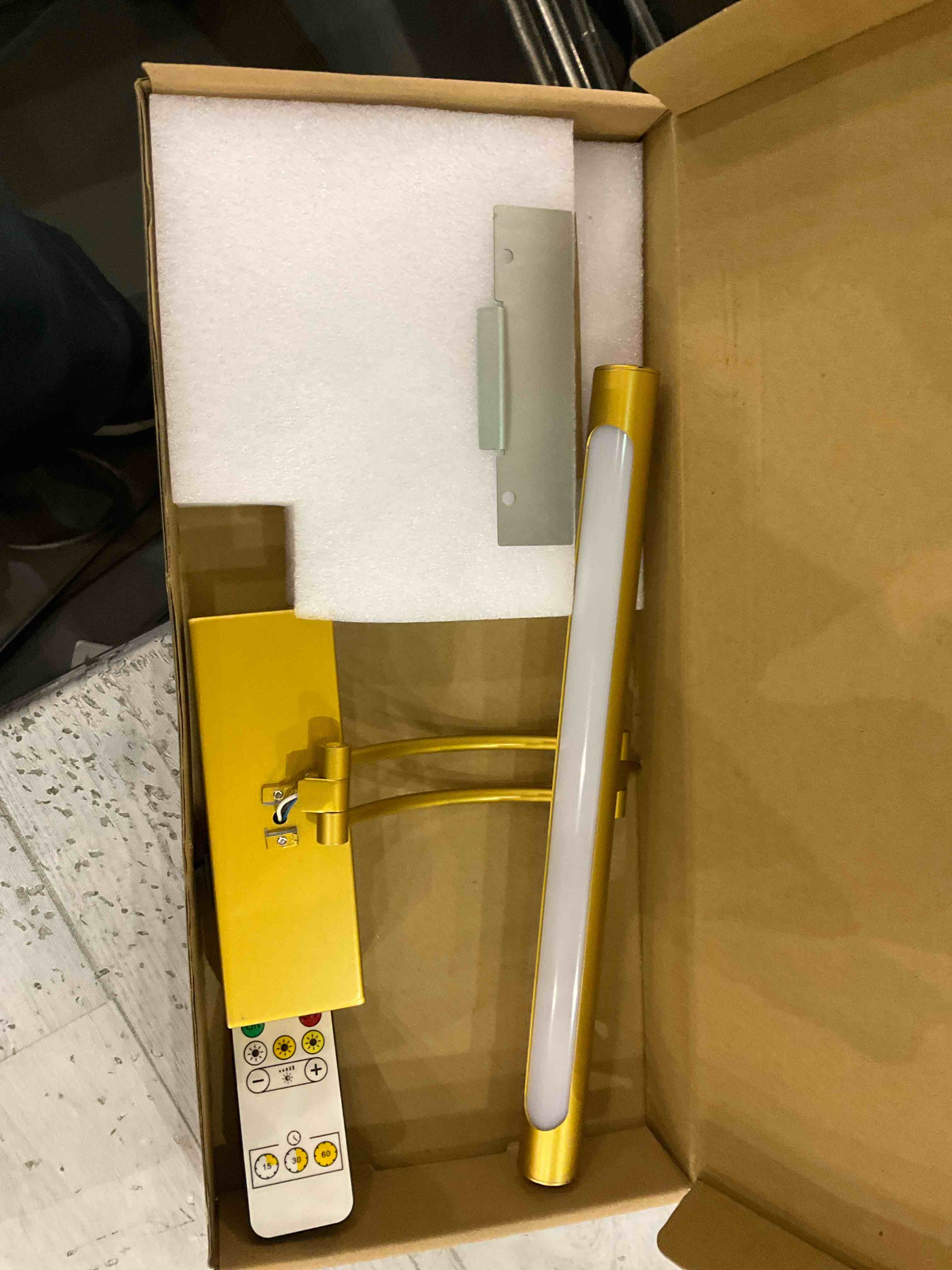 https://s3.amazonaws.com/lotting-images-prod/BargainHunt/EXS01194935_1709560344134.jpeg