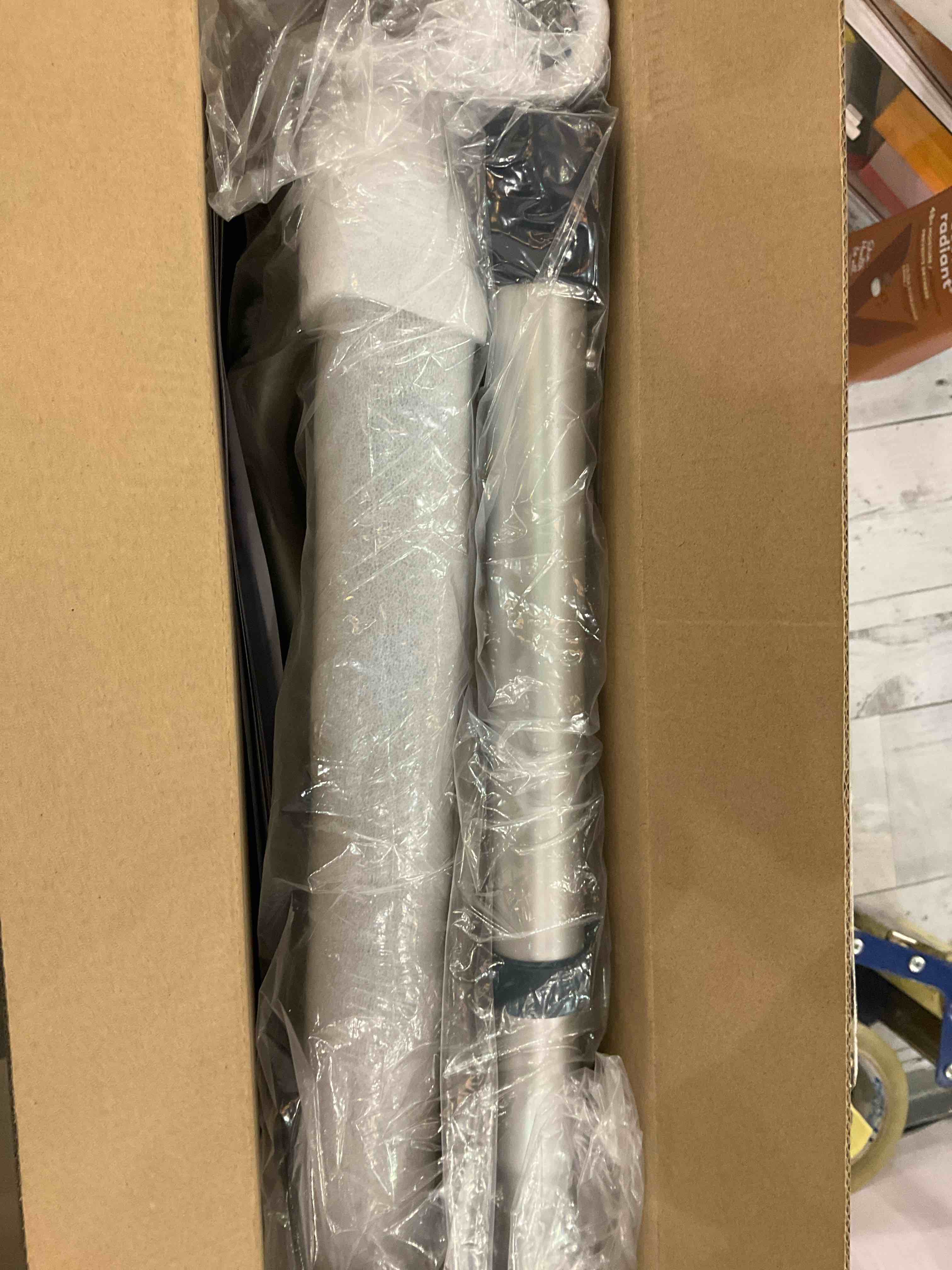 https://s3.amazonaws.com/lotting-images-prod/BargainHunt/EXS01194957_1709565066247.jpeg