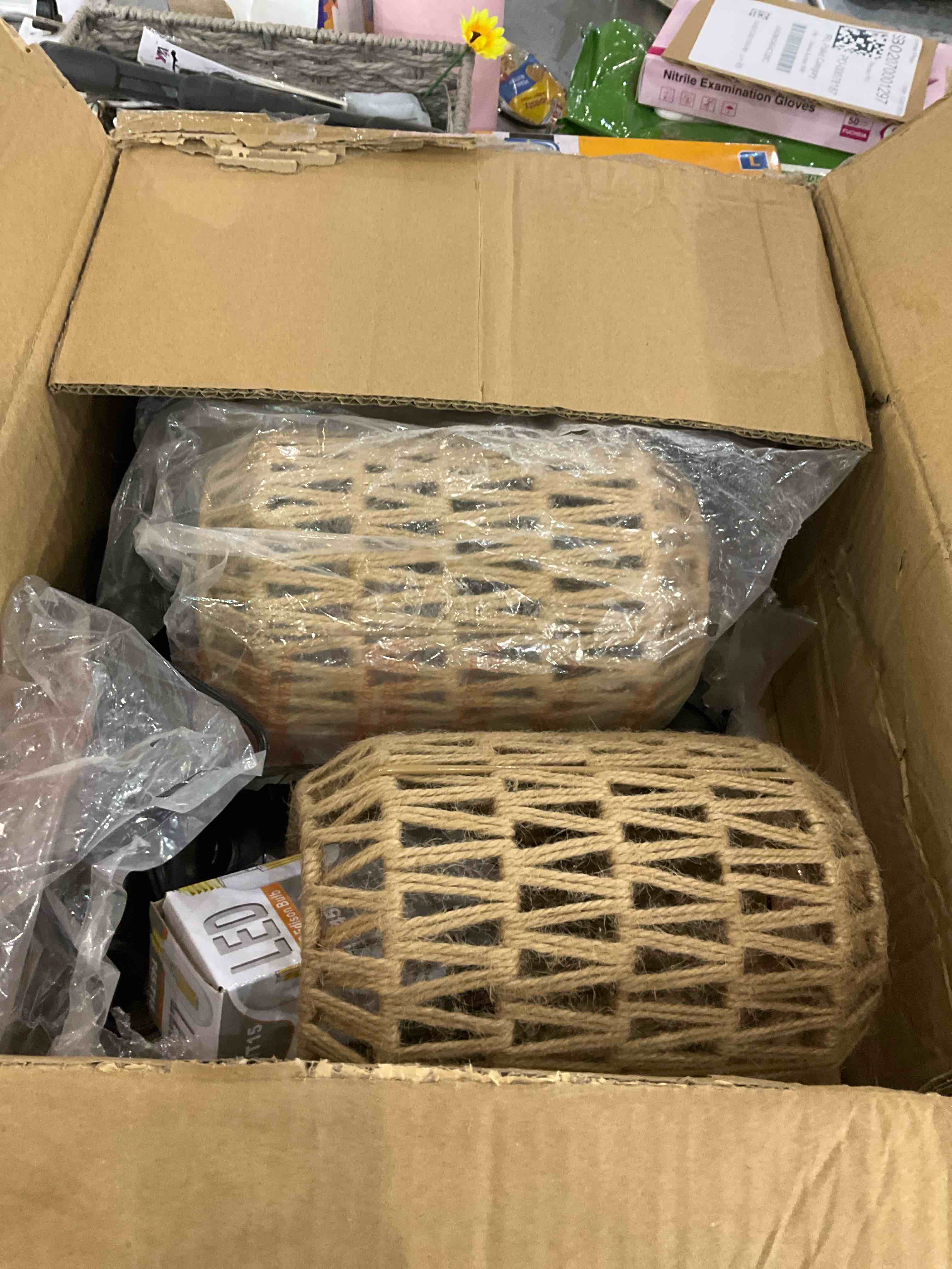 https://s3.amazonaws.com/lotting-images-prod/BargainHunt/EXS01195001_1709559018816.jpeg