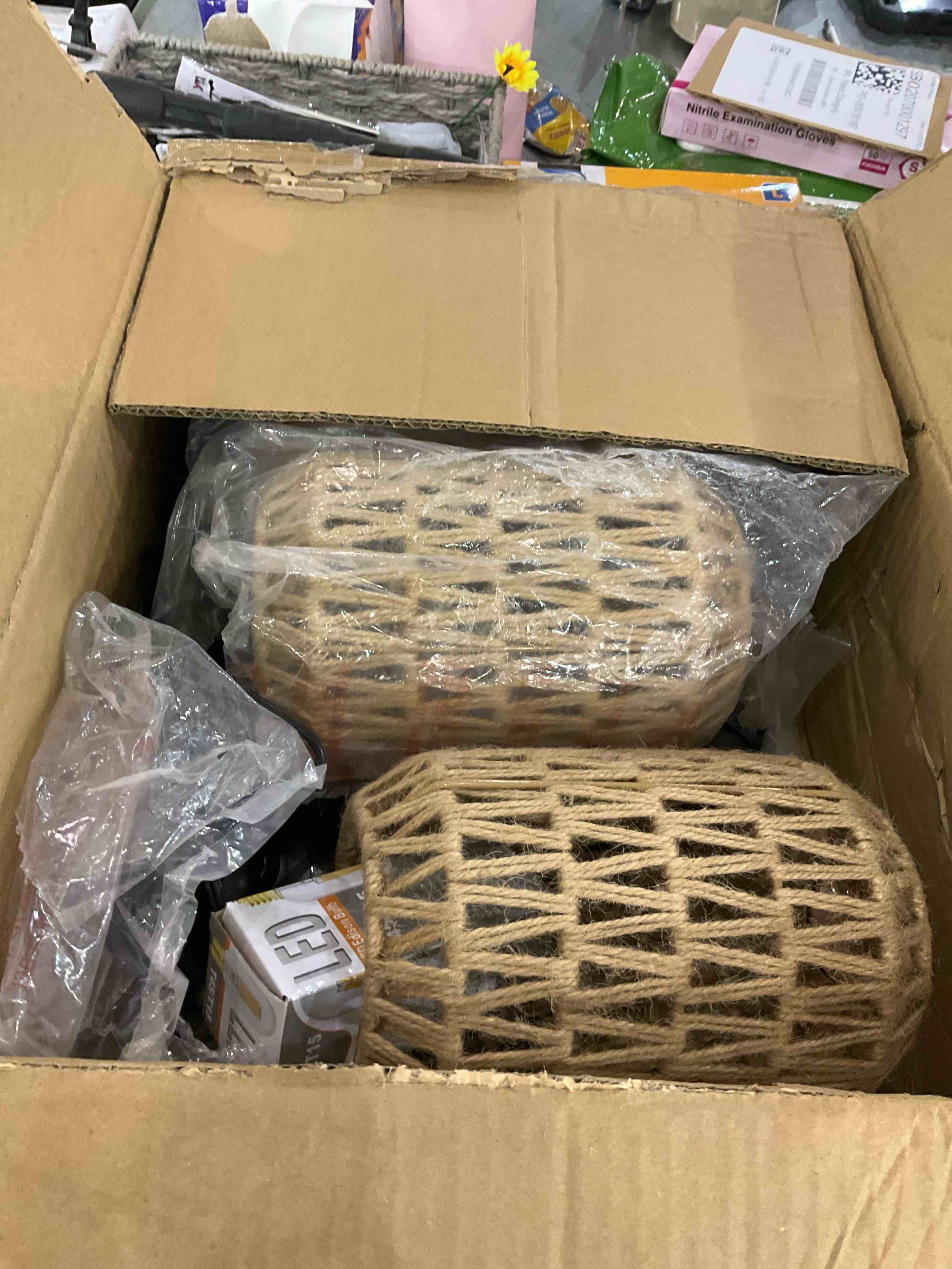 https://s3.amazonaws.com/lotting-images-prod/BargainHunt/EXS01195001_1709559019863.jpeg