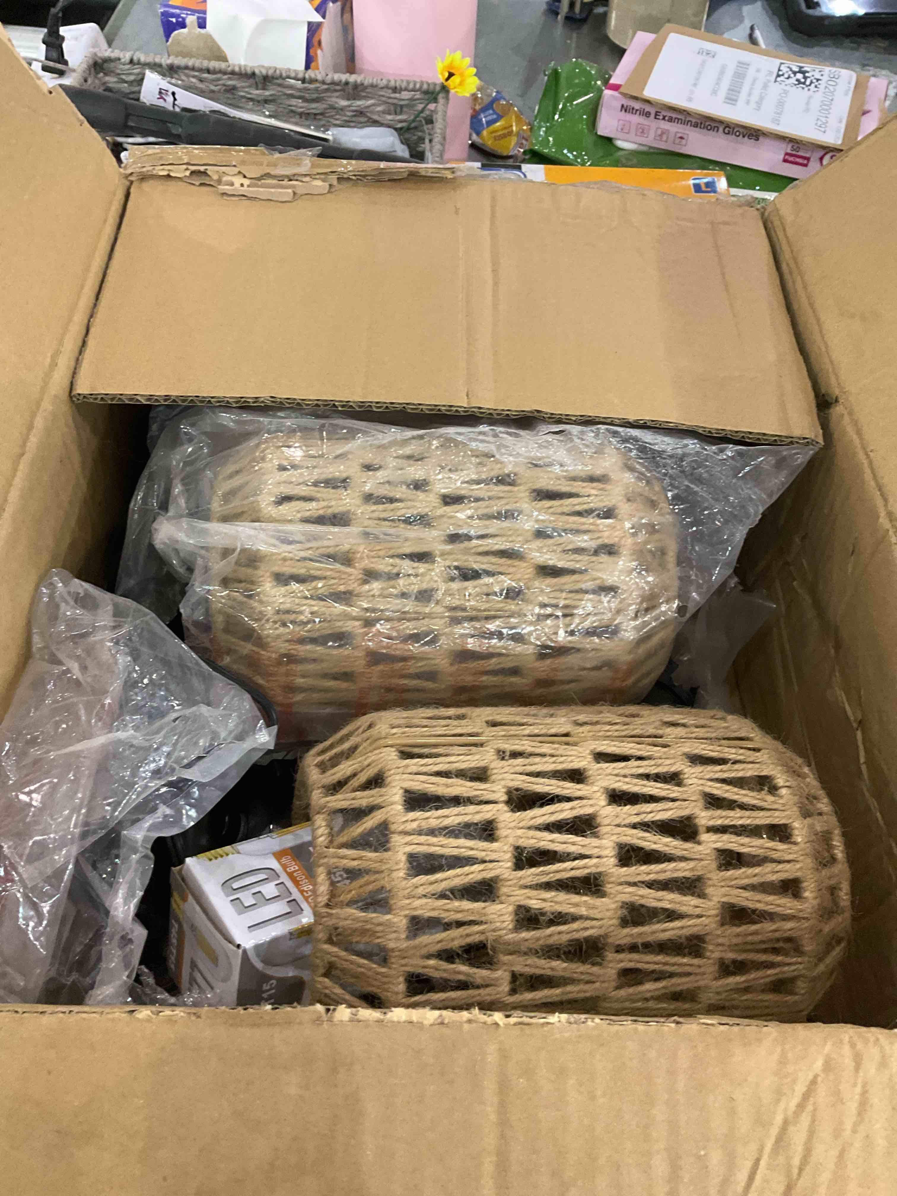 https://s3.amazonaws.com/lotting-images-prod/BargainHunt/EXS01195001_1709559020782.jpeg
