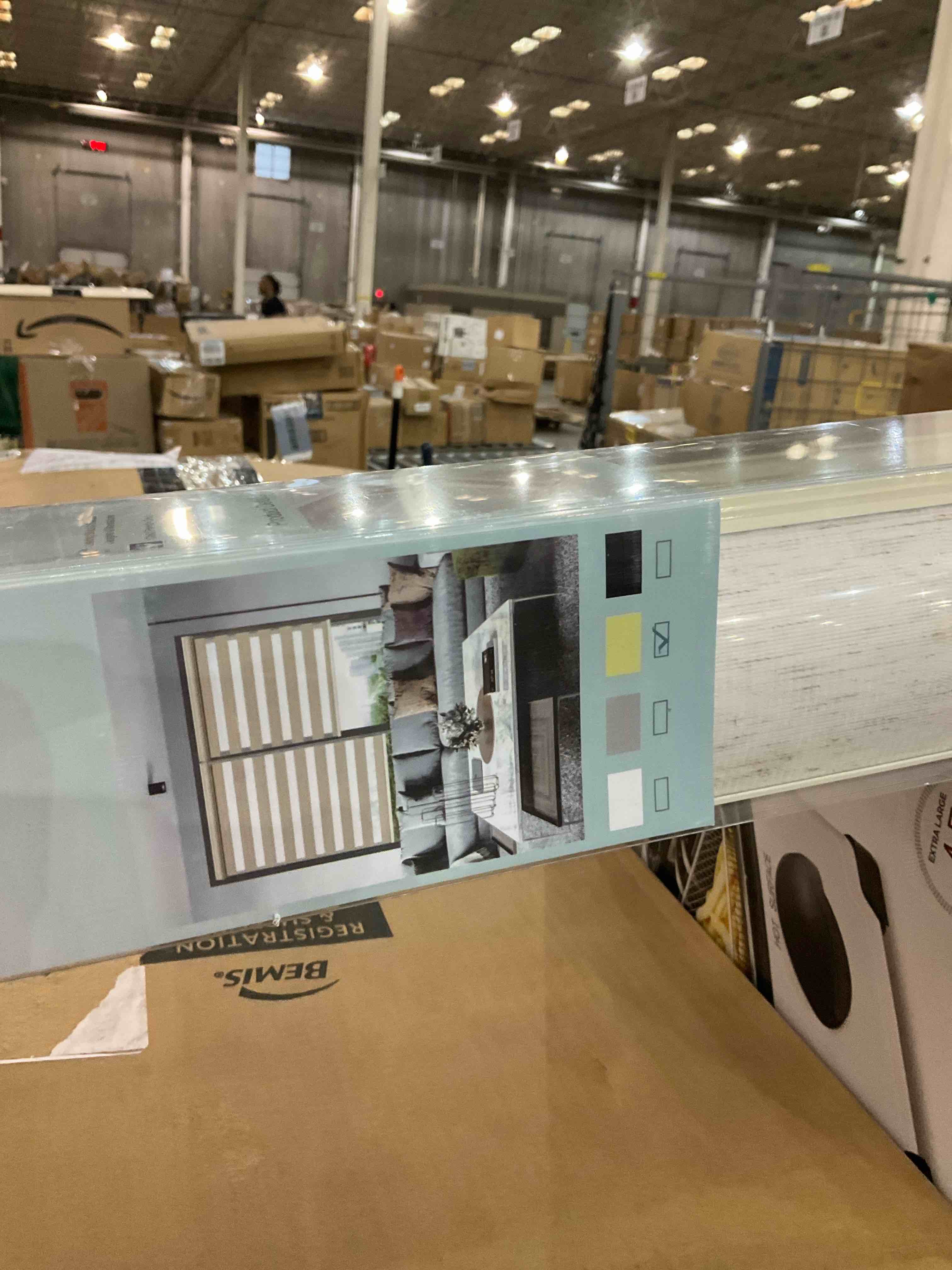 https://s3.amazonaws.com/lotting-images-prod/BargainHunt/EXS01195008_1709559925857.jpeg