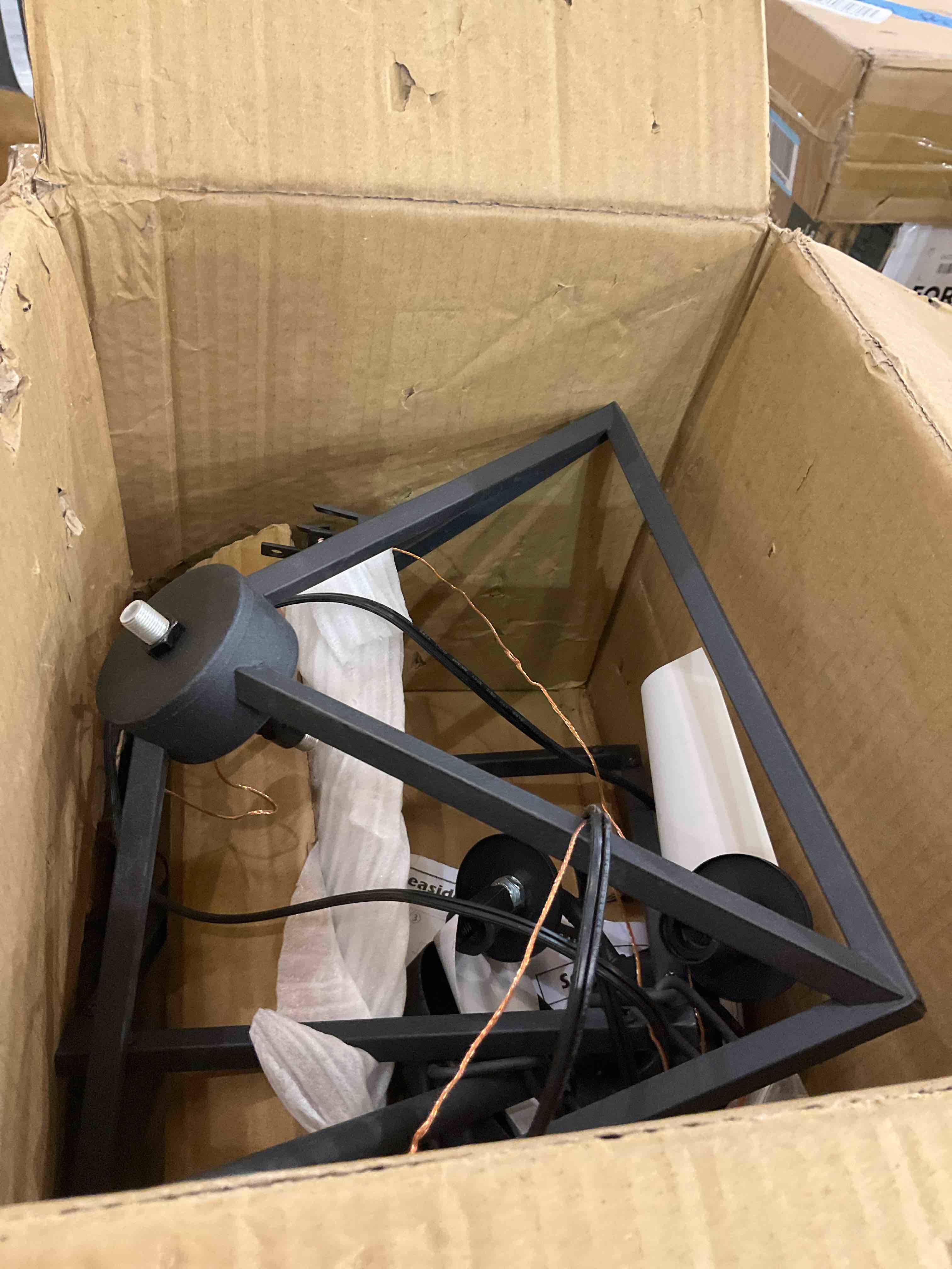 https://s3.amazonaws.com/lotting-images-prod/BargainHunt/EXS01195019_1709563577792.jpeg