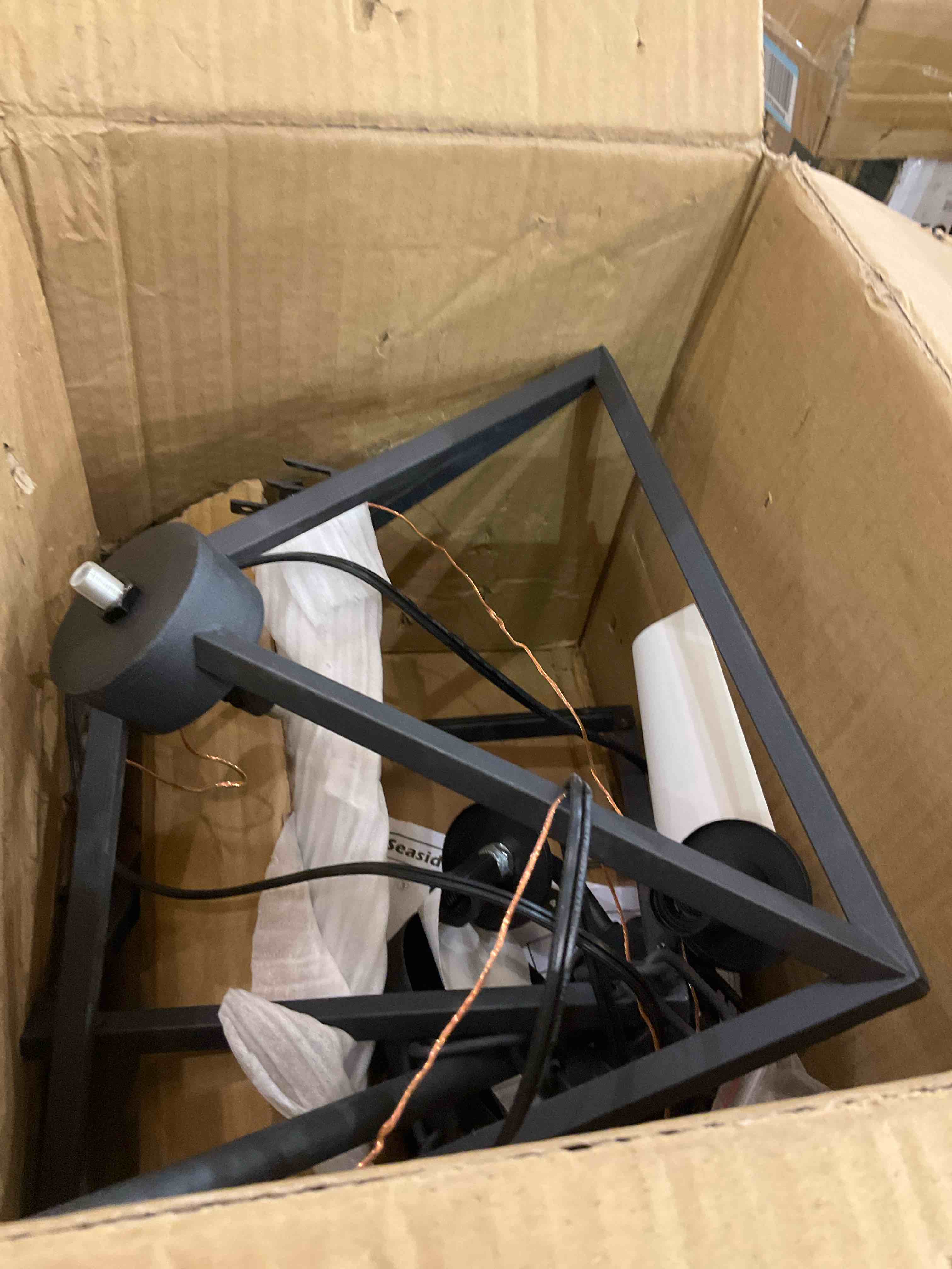 https://s3.amazonaws.com/lotting-images-prod/BargainHunt/EXS01195019_1709563578848.jpeg