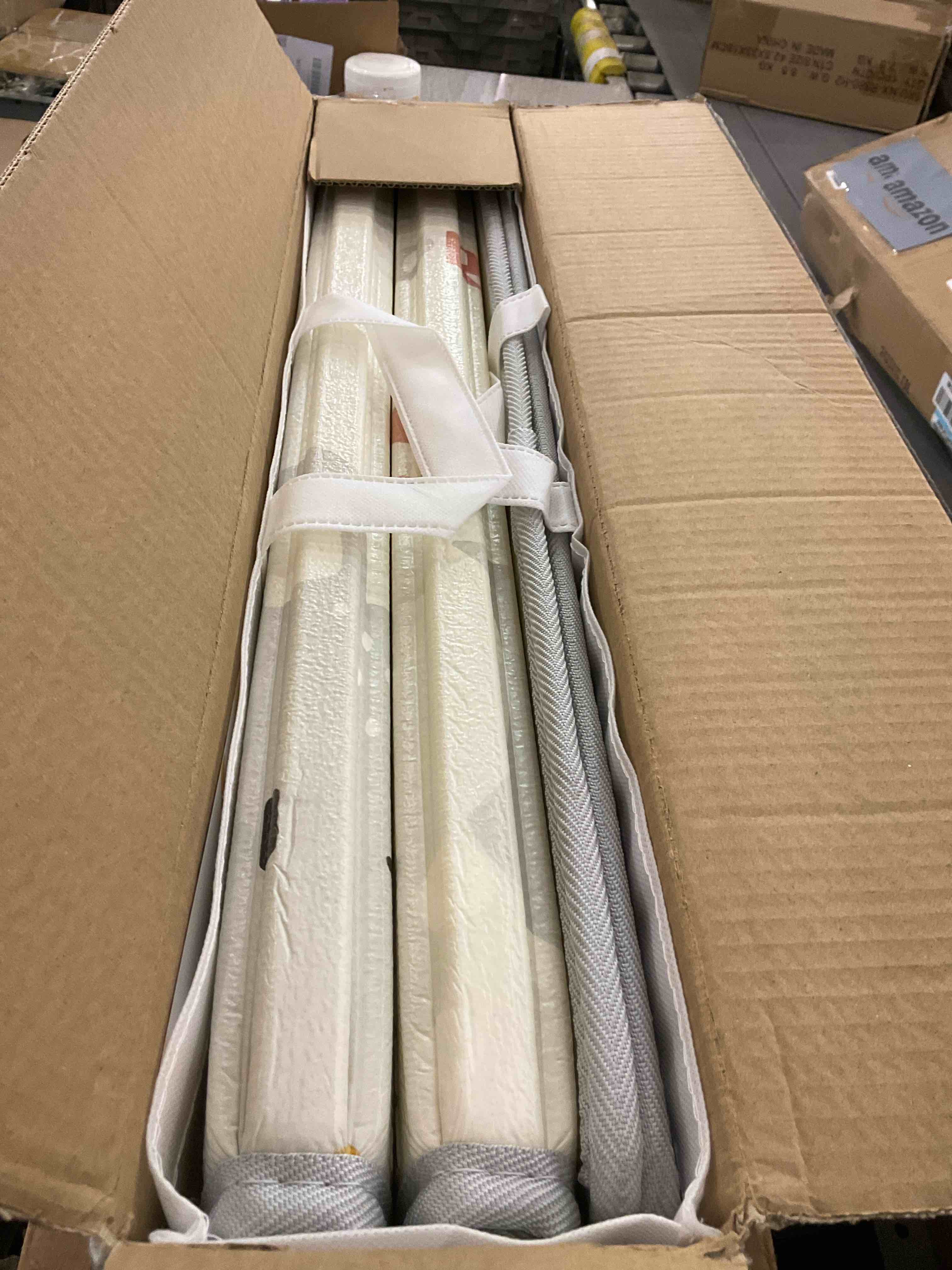 https://s3.amazonaws.com/lotting-images-prod/BargainHunt/EXS01195077_1709576670982.jpeg