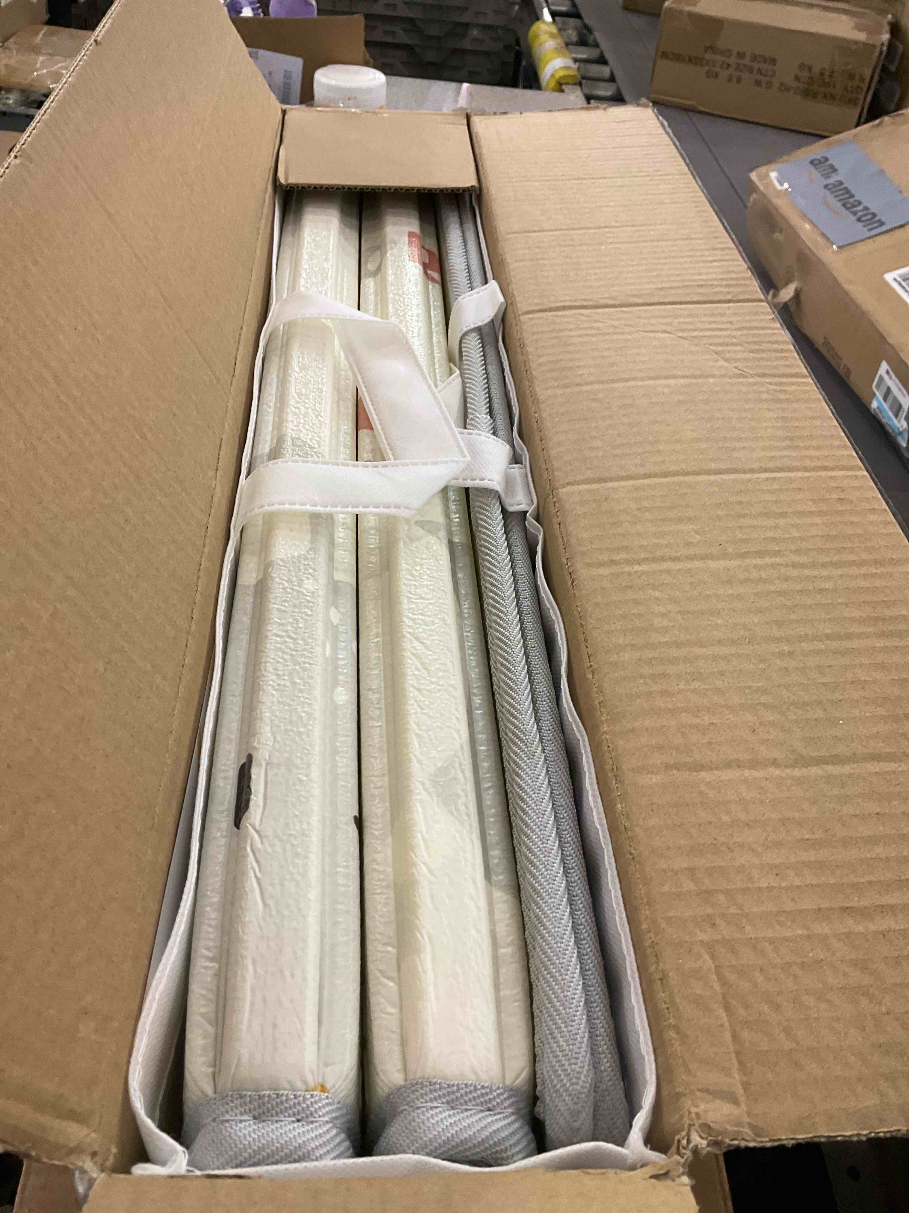 https://s3.amazonaws.com/lotting-images-prod/BargainHunt/EXS01195077_1709576671840.jpeg