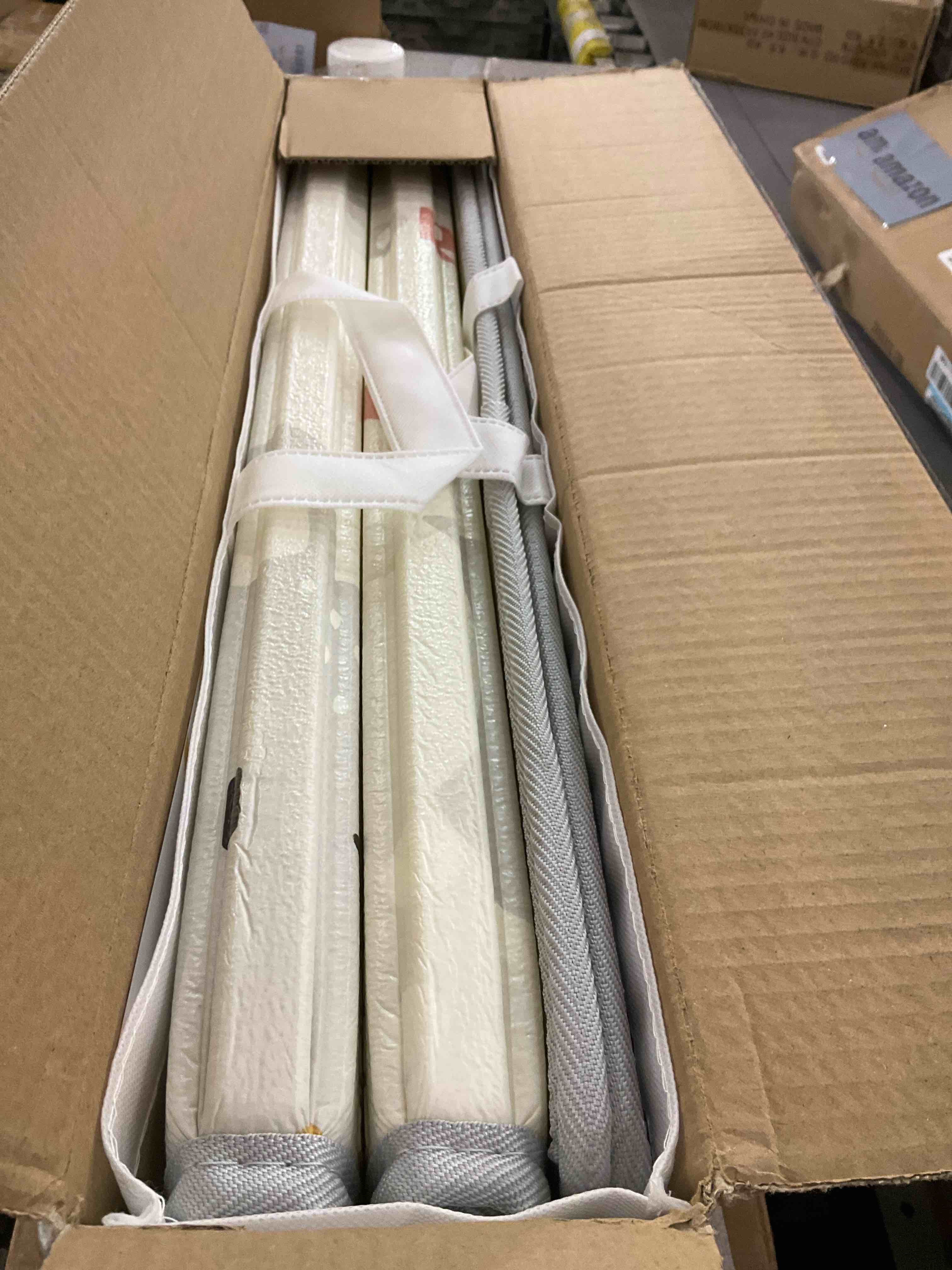 https://s3.amazonaws.com/lotting-images-prod/BargainHunt/EXS01195077_1709576673231.jpeg