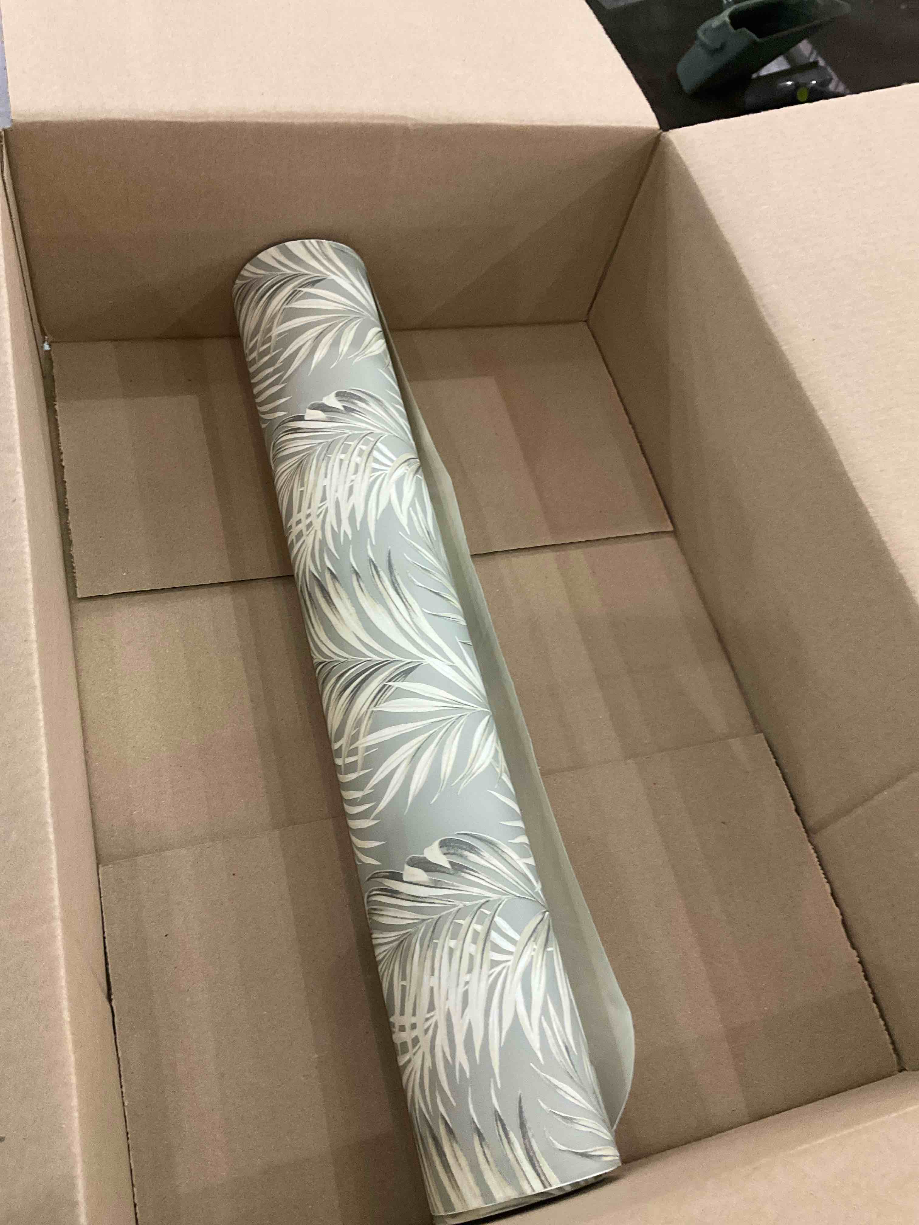https://s3.amazonaws.com/lotting-images-prod/BargainHunt/EXS01195078_1709576769527.jpeg