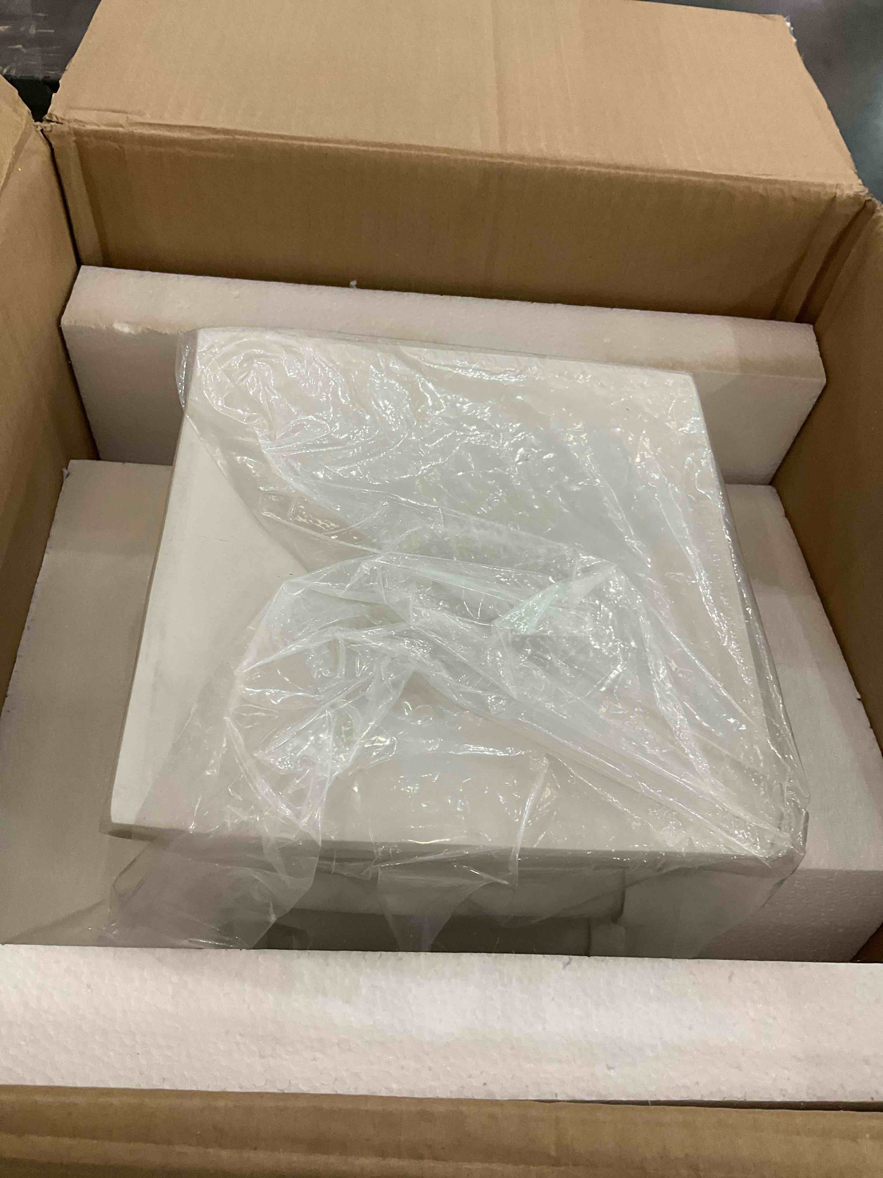 https://s3.amazonaws.com/lotting-images-prod/BargainHunt/EXS01195079_1709576975632.jpeg
