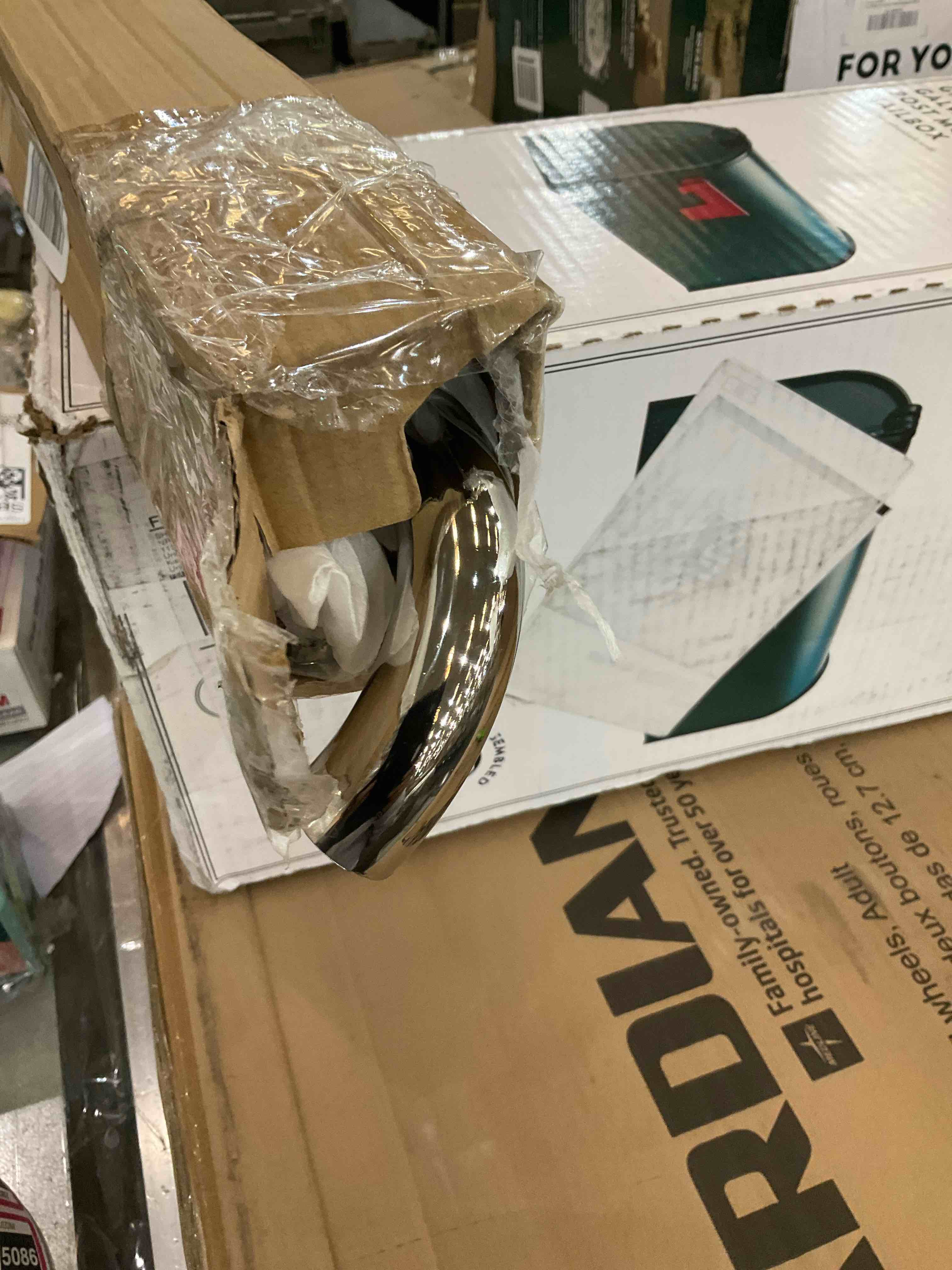 https://s3.amazonaws.com/lotting-images-prod/BargainHunt/EXS01195082_1709577441361.jpeg