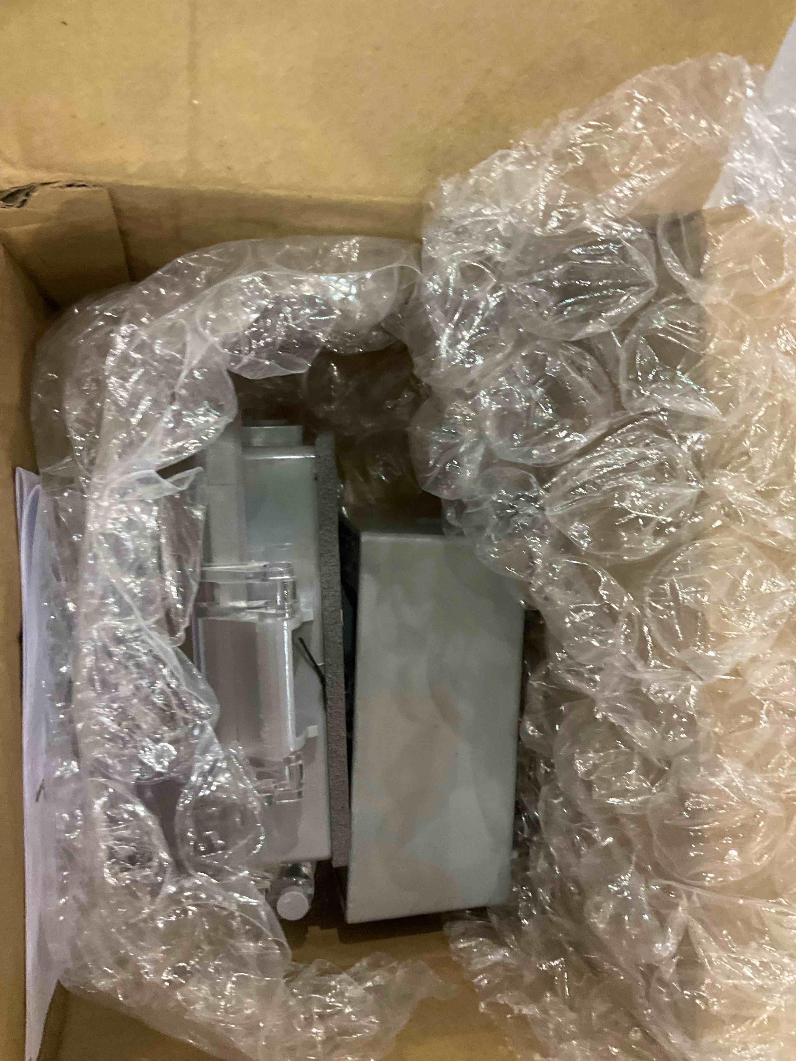 https://s3.amazonaws.com/lotting-images-prod/BargainHunt/EXS01195277_1712670670139.jpeg