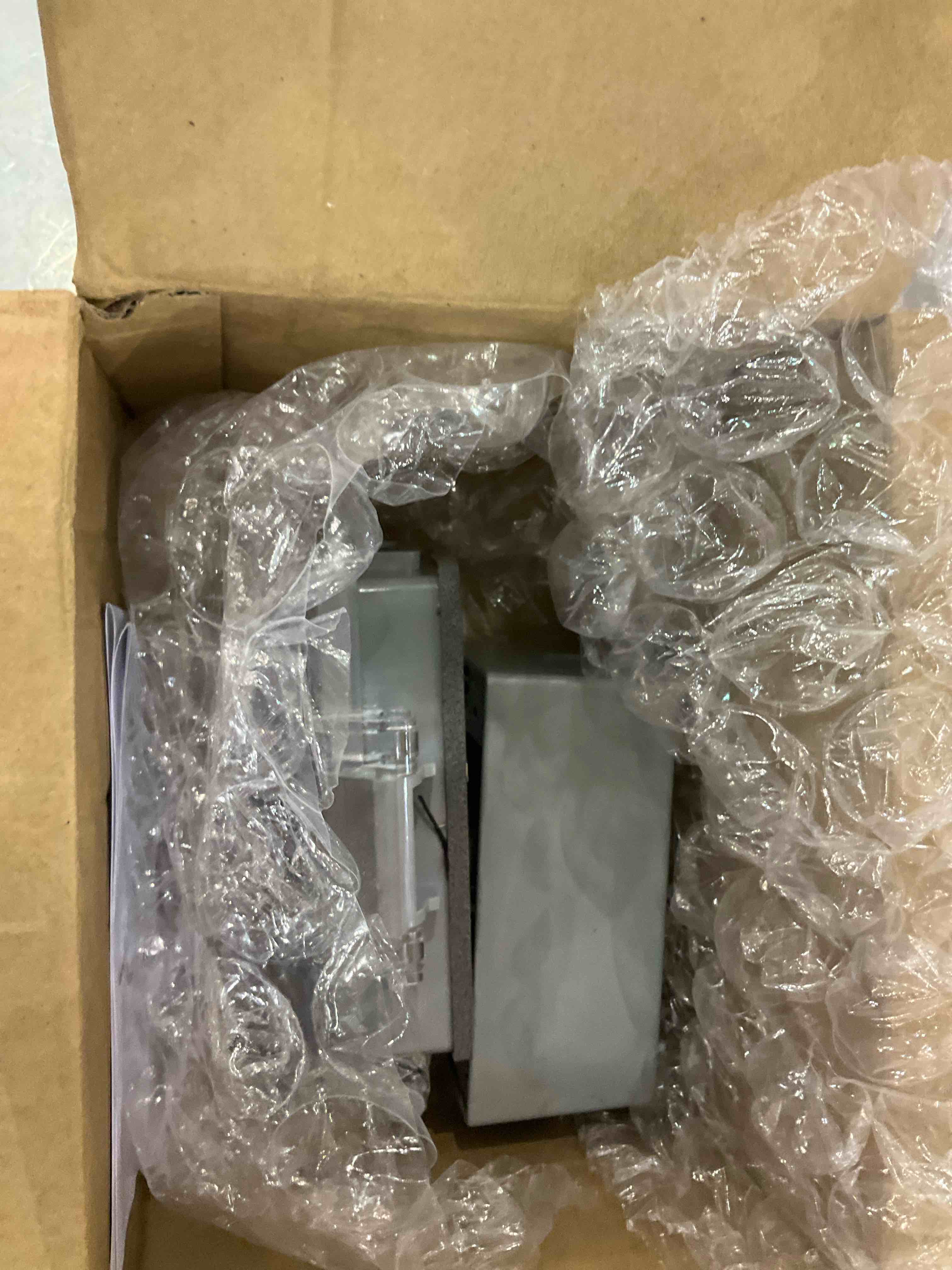 https://s3.amazonaws.com/lotting-images-prod/BargainHunt/EXS01195277_1712670671156.jpeg