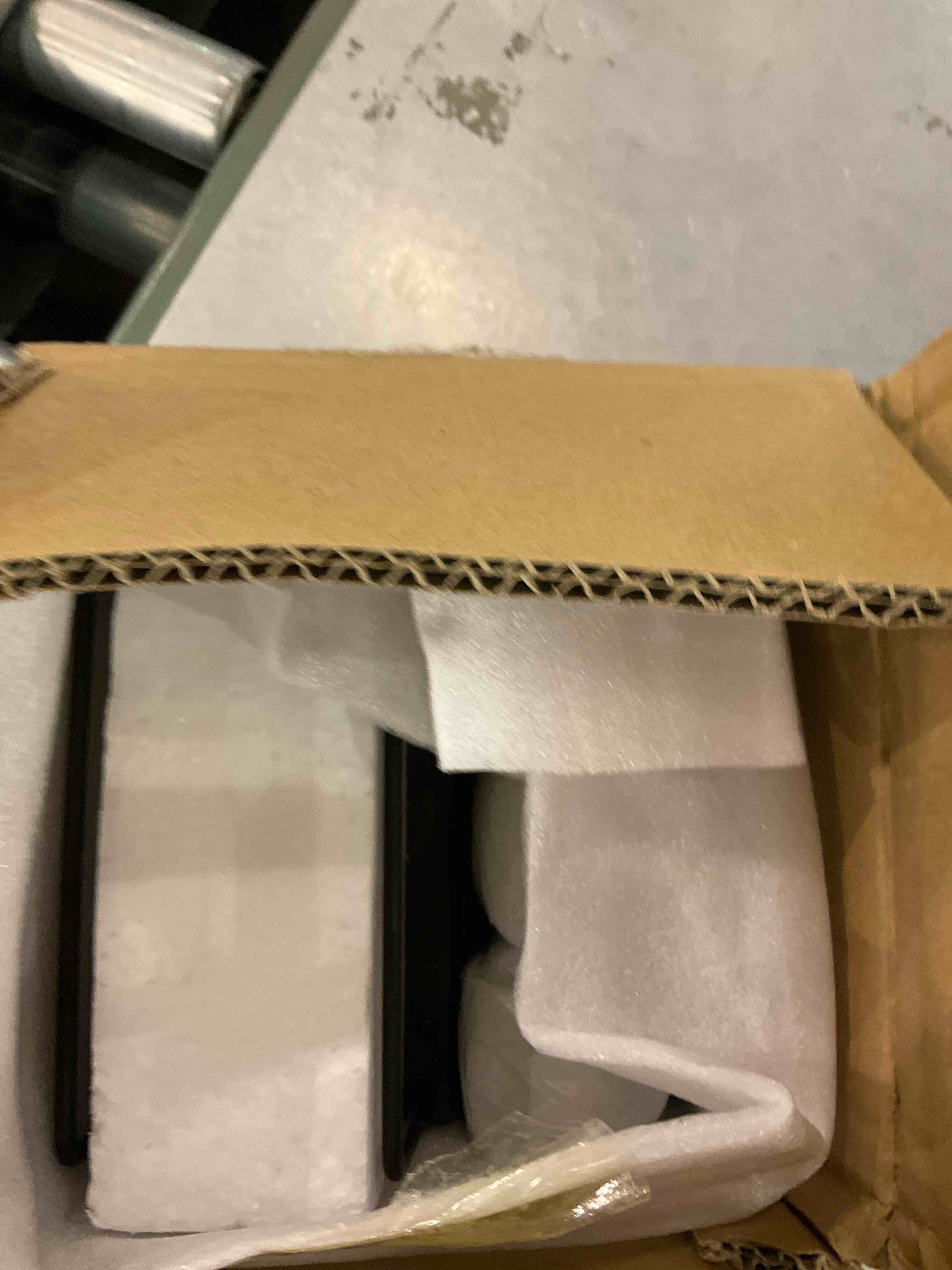 https://s3.amazonaws.com/lotting-images-prod/BargainHunt/EXS01195494_1712768656606.jpeg