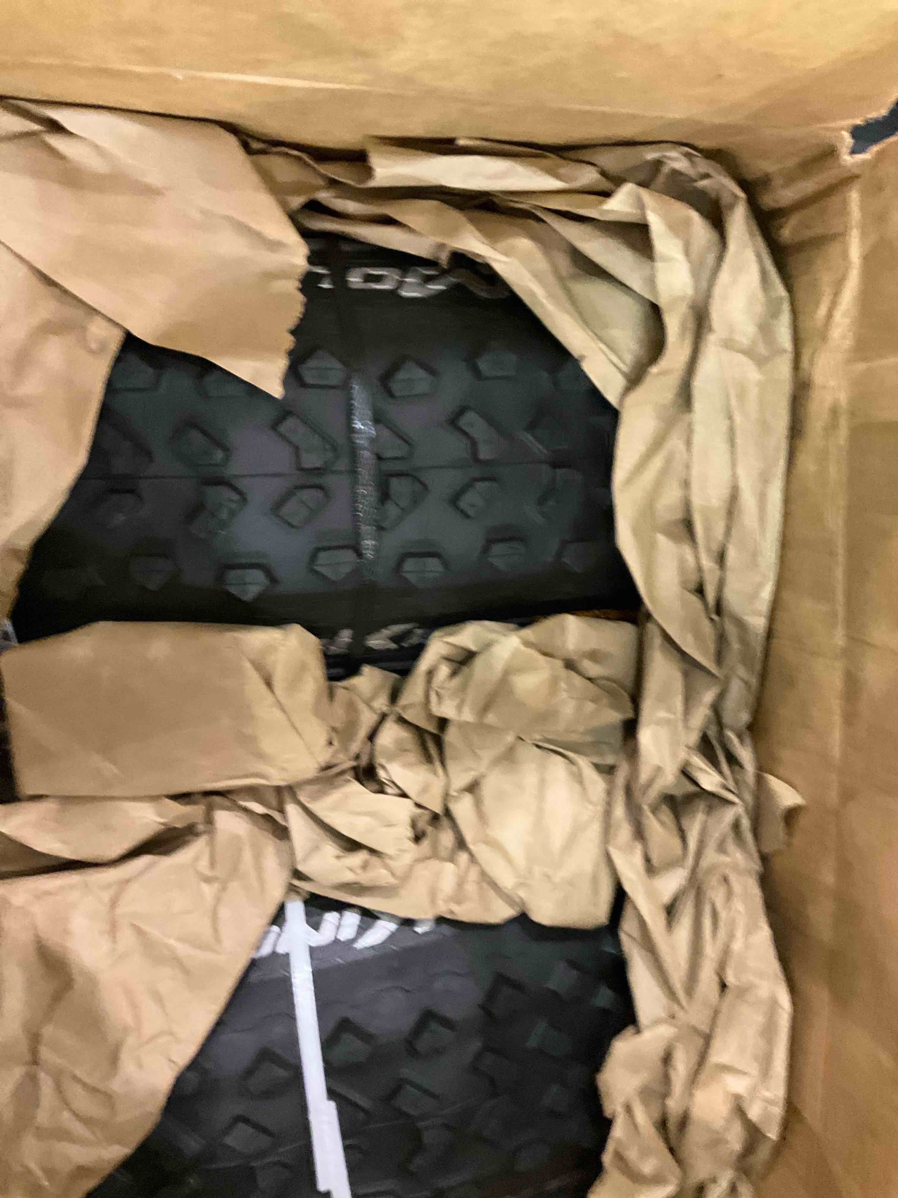 https://s3.amazonaws.com/lotting-images-prod/BargainHunt/EXS01195495_1712768750920.jpeg