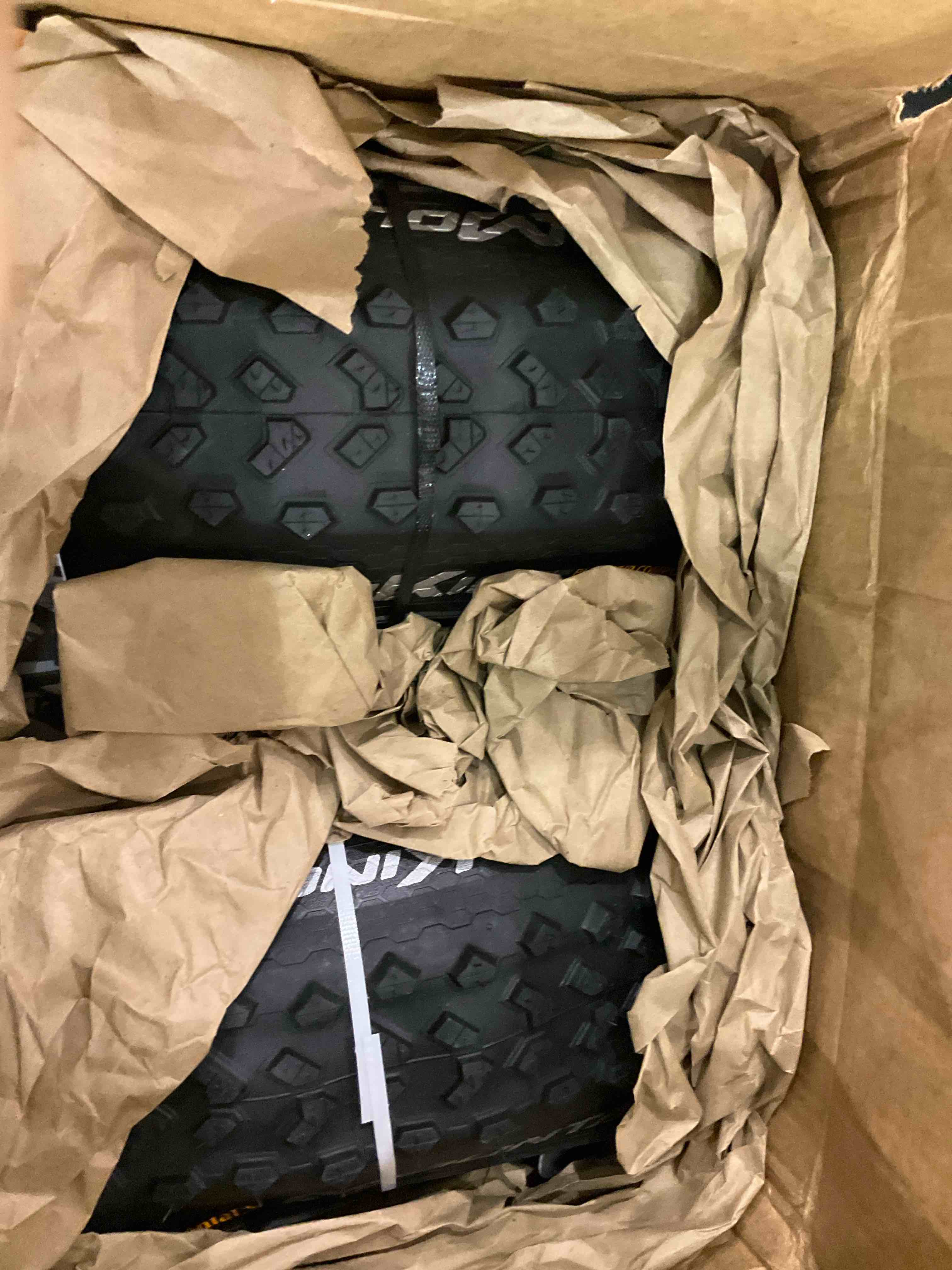 https://s3.amazonaws.com/lotting-images-prod/BargainHunt/EXS01195495_1712768752004.jpeg
