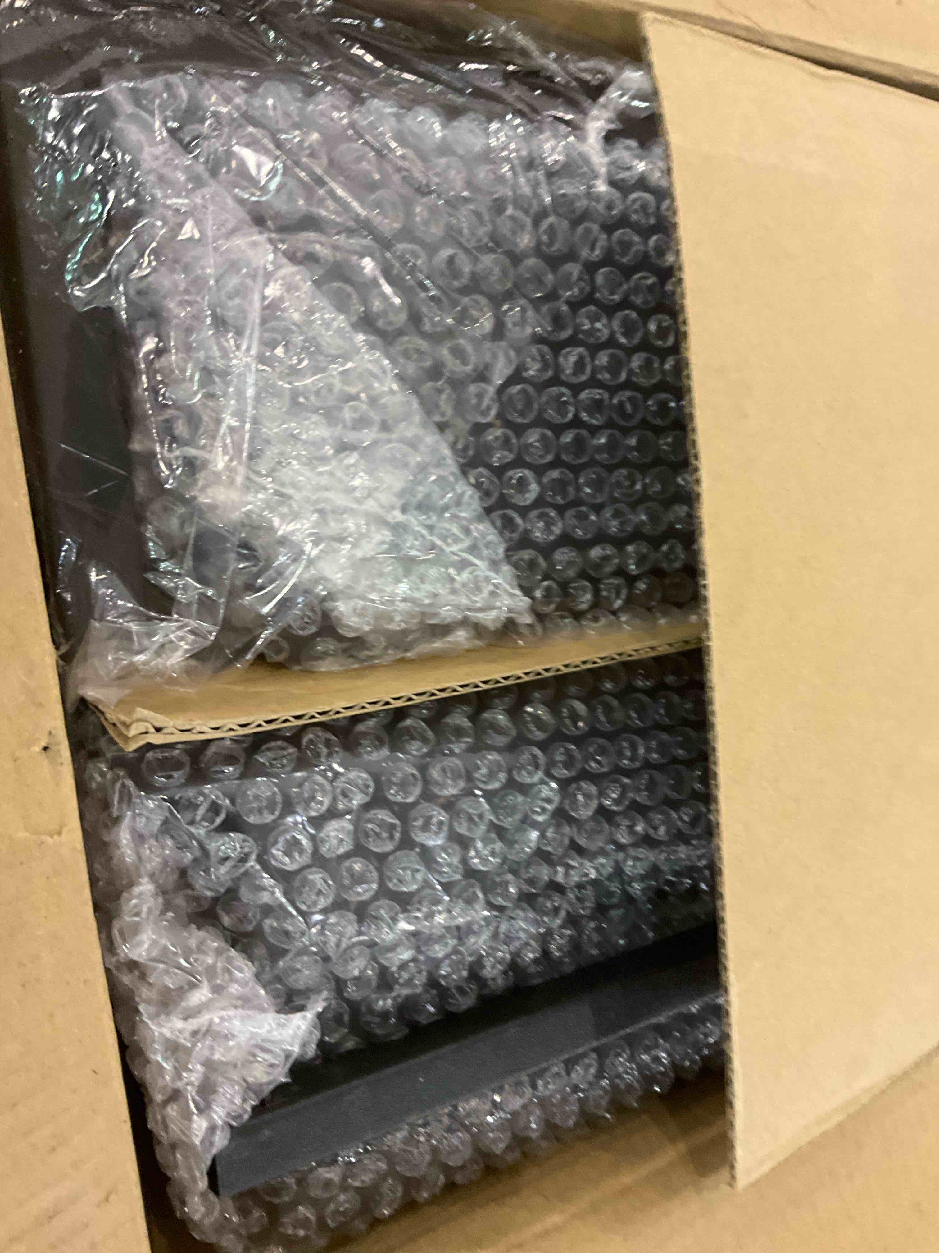 https://s3.amazonaws.com/lotting-images-prod/BargainHunt/EXS01195944_1709669660221.jpeg