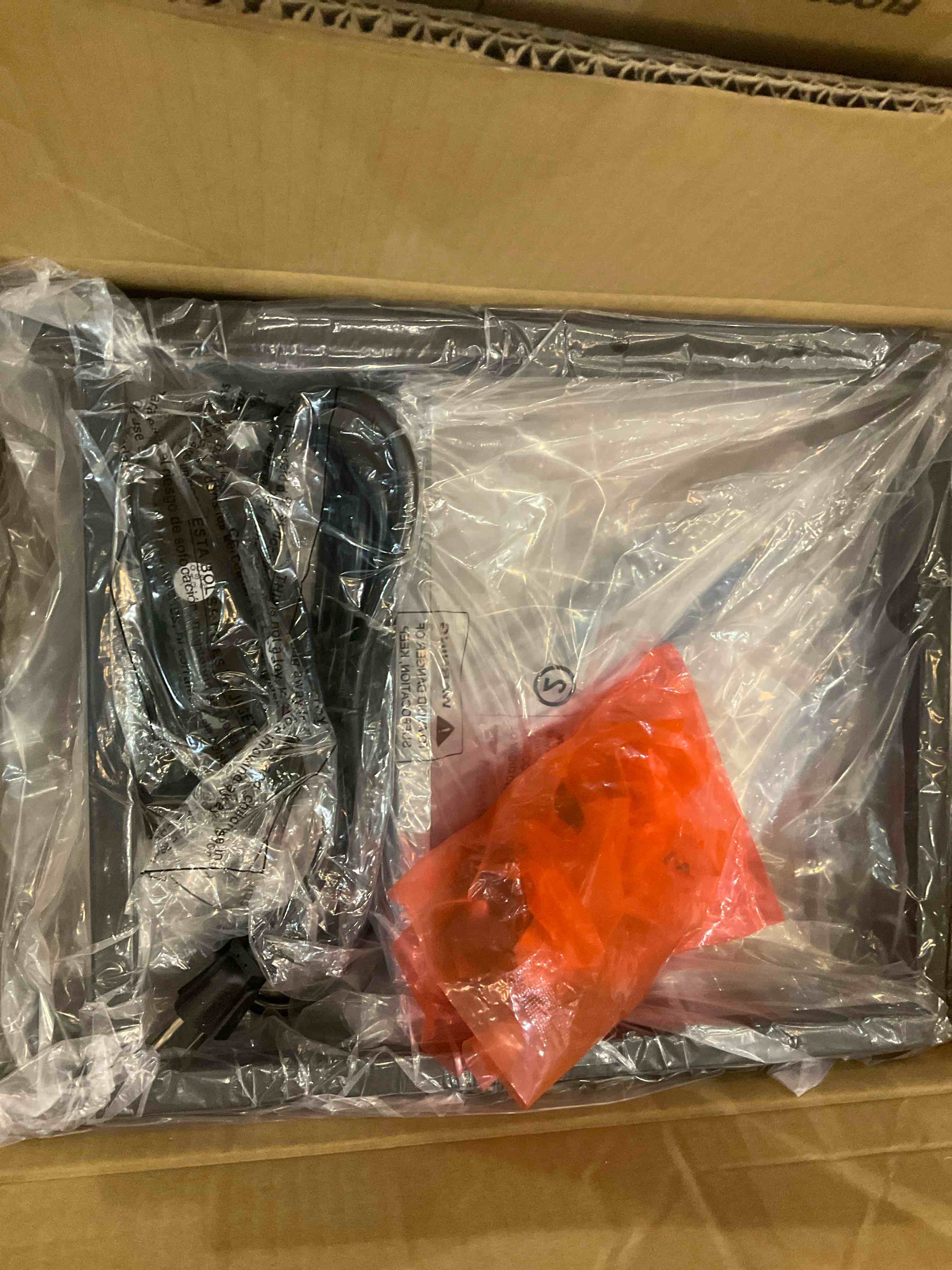 https://s3.amazonaws.com/lotting-images-prod/BargainHunt/EXS01196125_1709222286595.jpeg