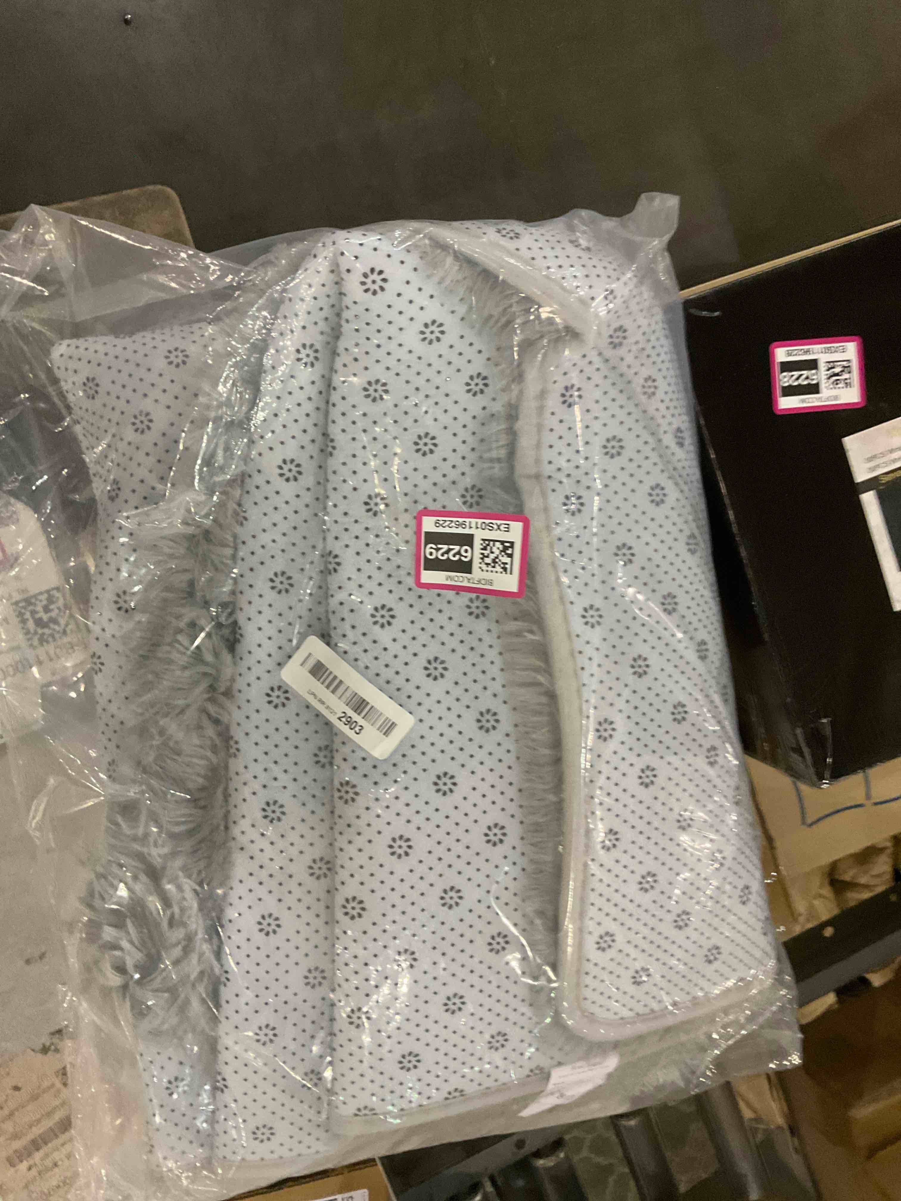 https://s3.amazonaws.com/lotting-images-prod/BargainHunt/EXS01196229_1709303738909.jpeg