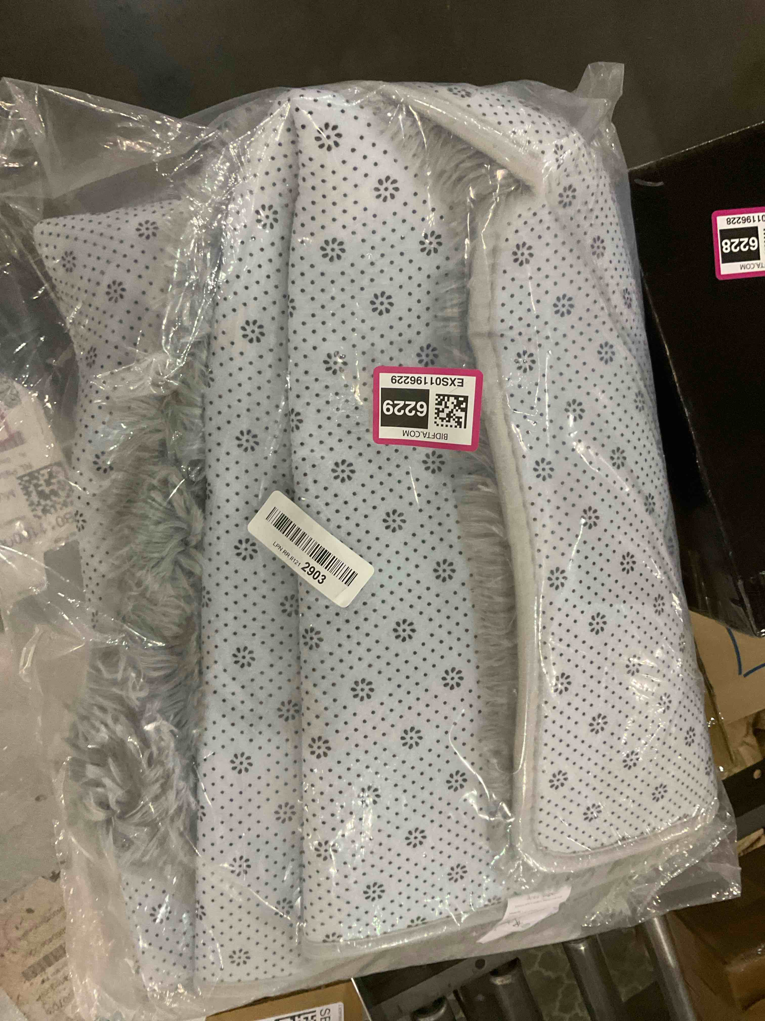 https://s3.amazonaws.com/lotting-images-prod/BargainHunt/EXS01196229_1709303739856.jpeg