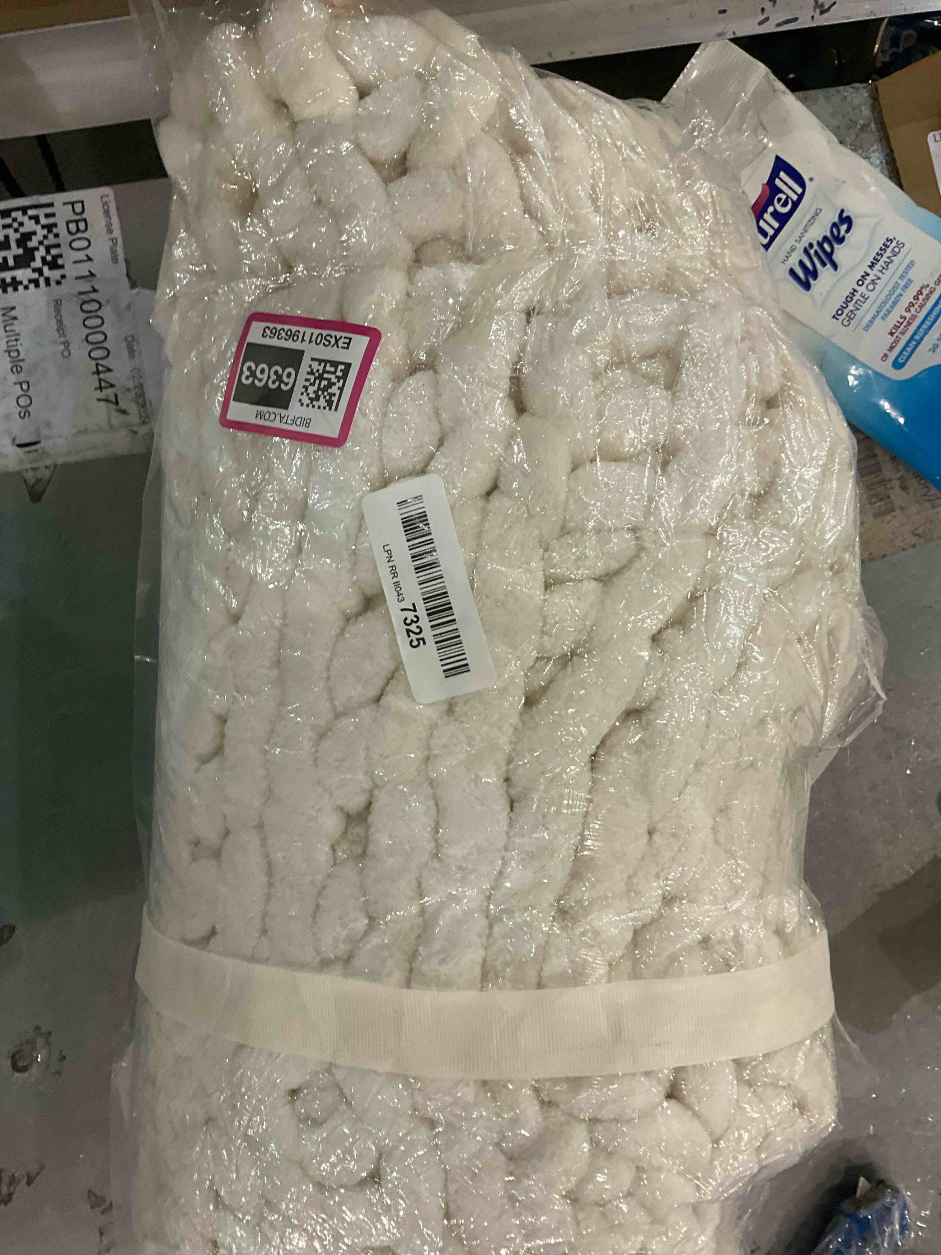 https://s3.amazonaws.com/lotting-images-prod/BargainHunt/EXS01196363_1709557060131.jpeg