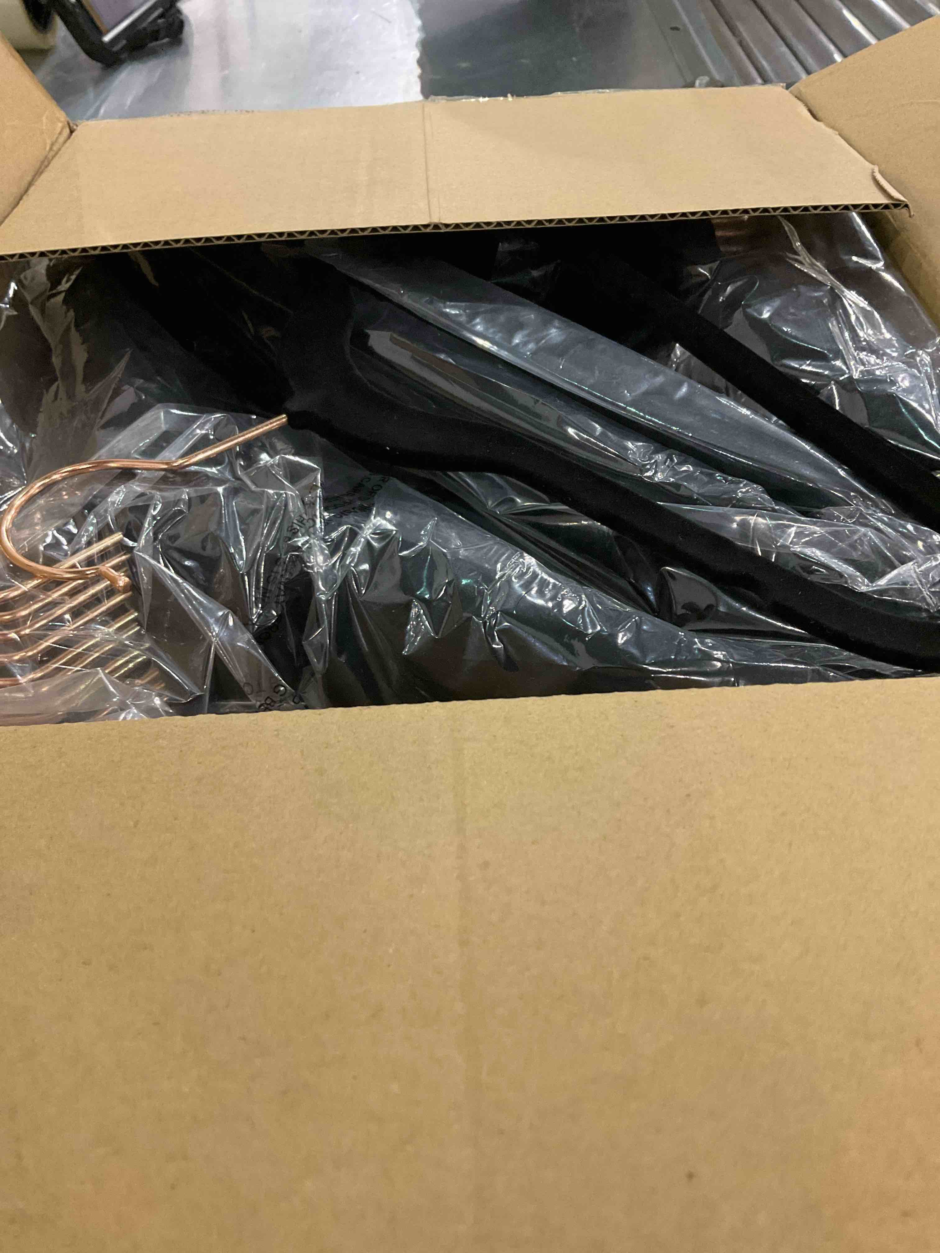 https://s3.amazonaws.com/lotting-images-prod/BargainHunt/EXS01196502_1709209912015.jpeg
