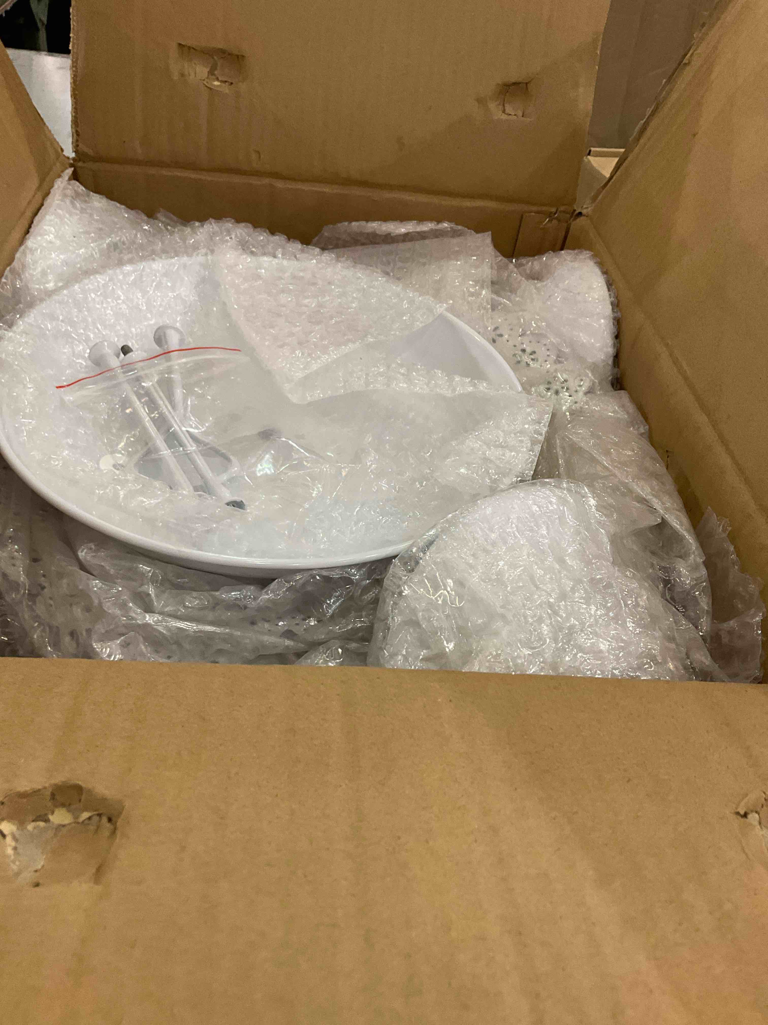 https://s3.amazonaws.com/lotting-images-prod/BargainHunt/EXS01196579_1709222172218.jpeg