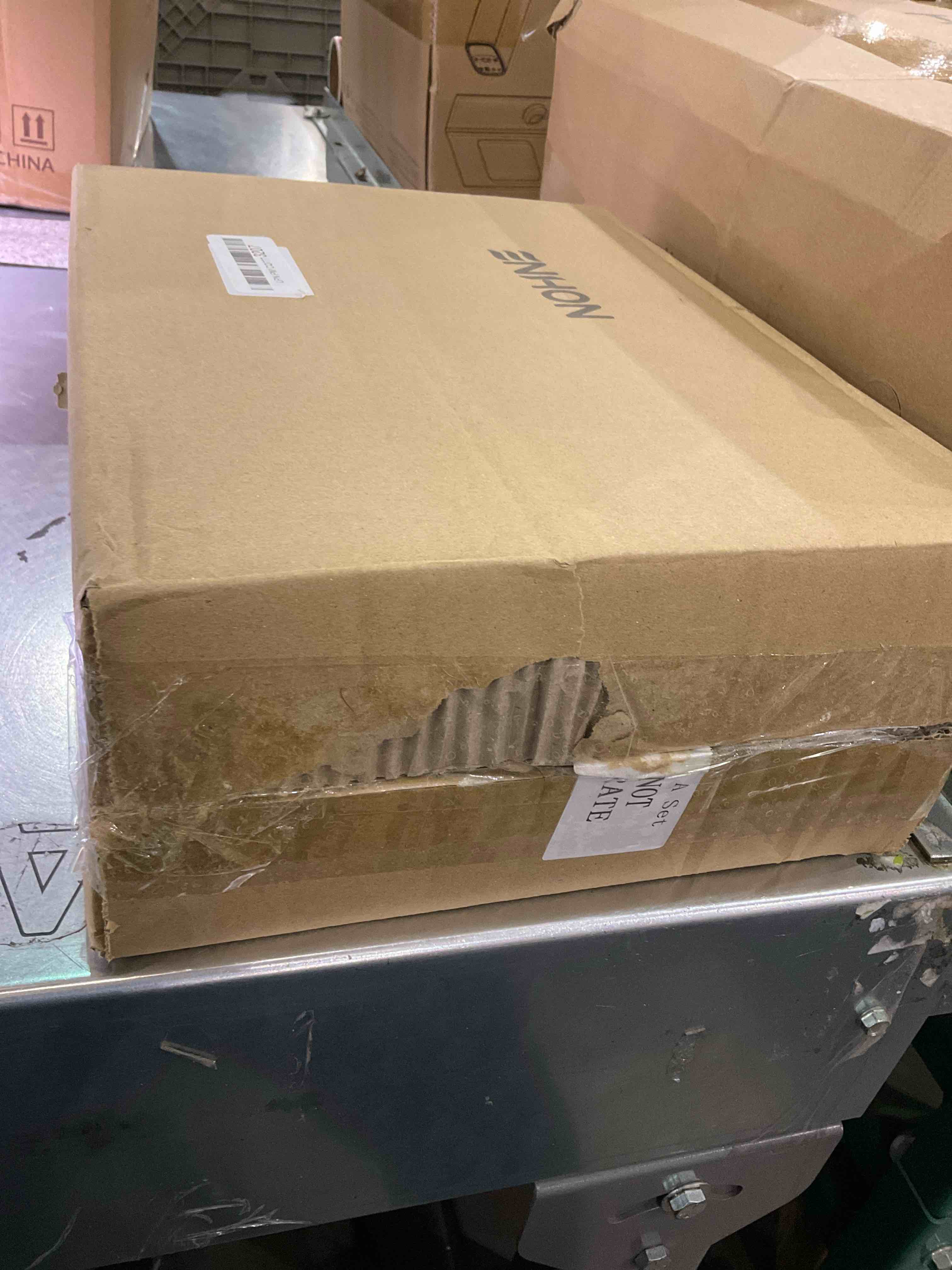 https://s3.amazonaws.com/lotting-images-prod/BargainHunt/EXS01196921_1709560264903.jpeg
