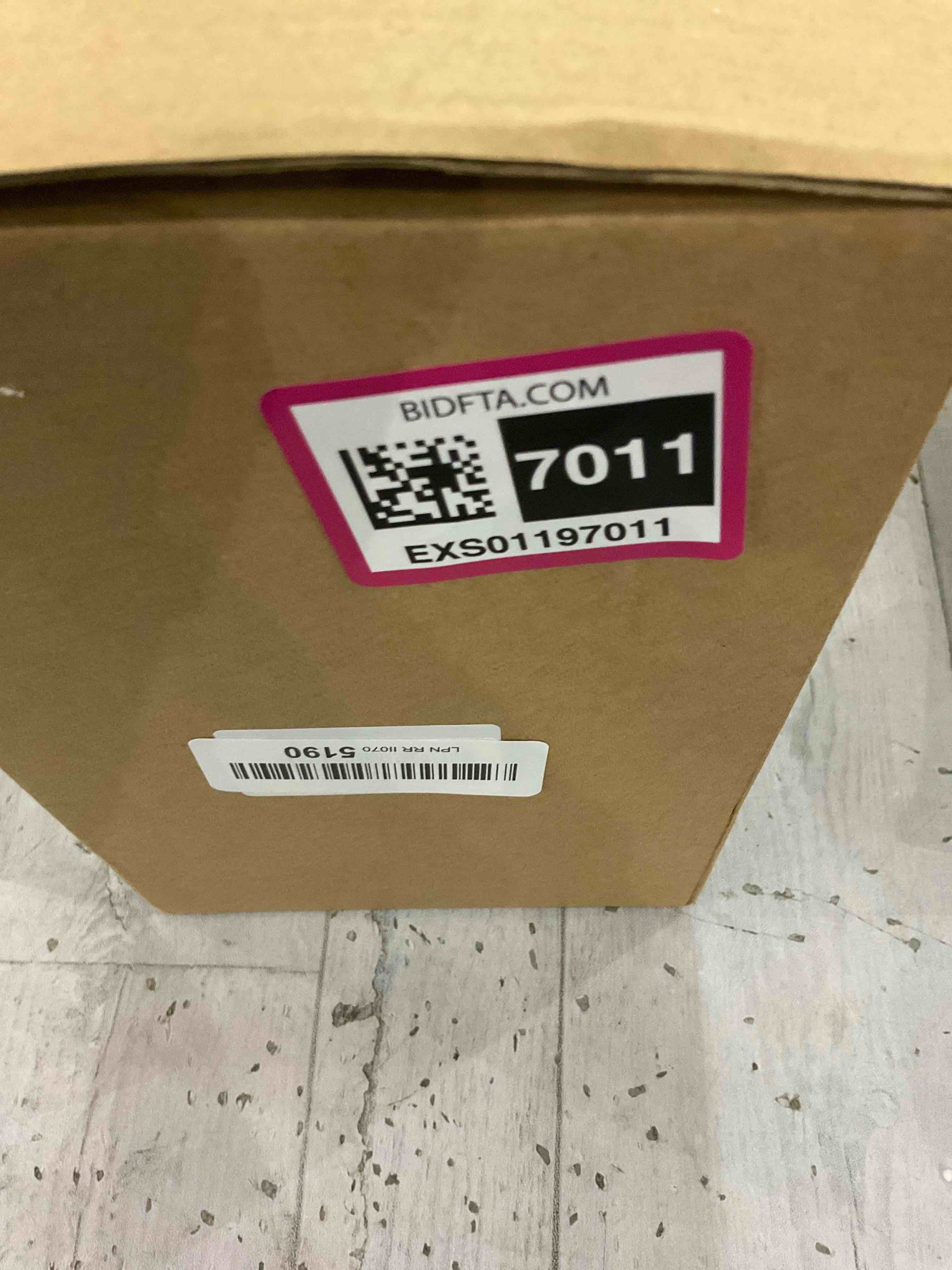 https://s3.amazonaws.com/lotting-images-prod/BargainHunt/EXS01197011_1709645038860.jpeg