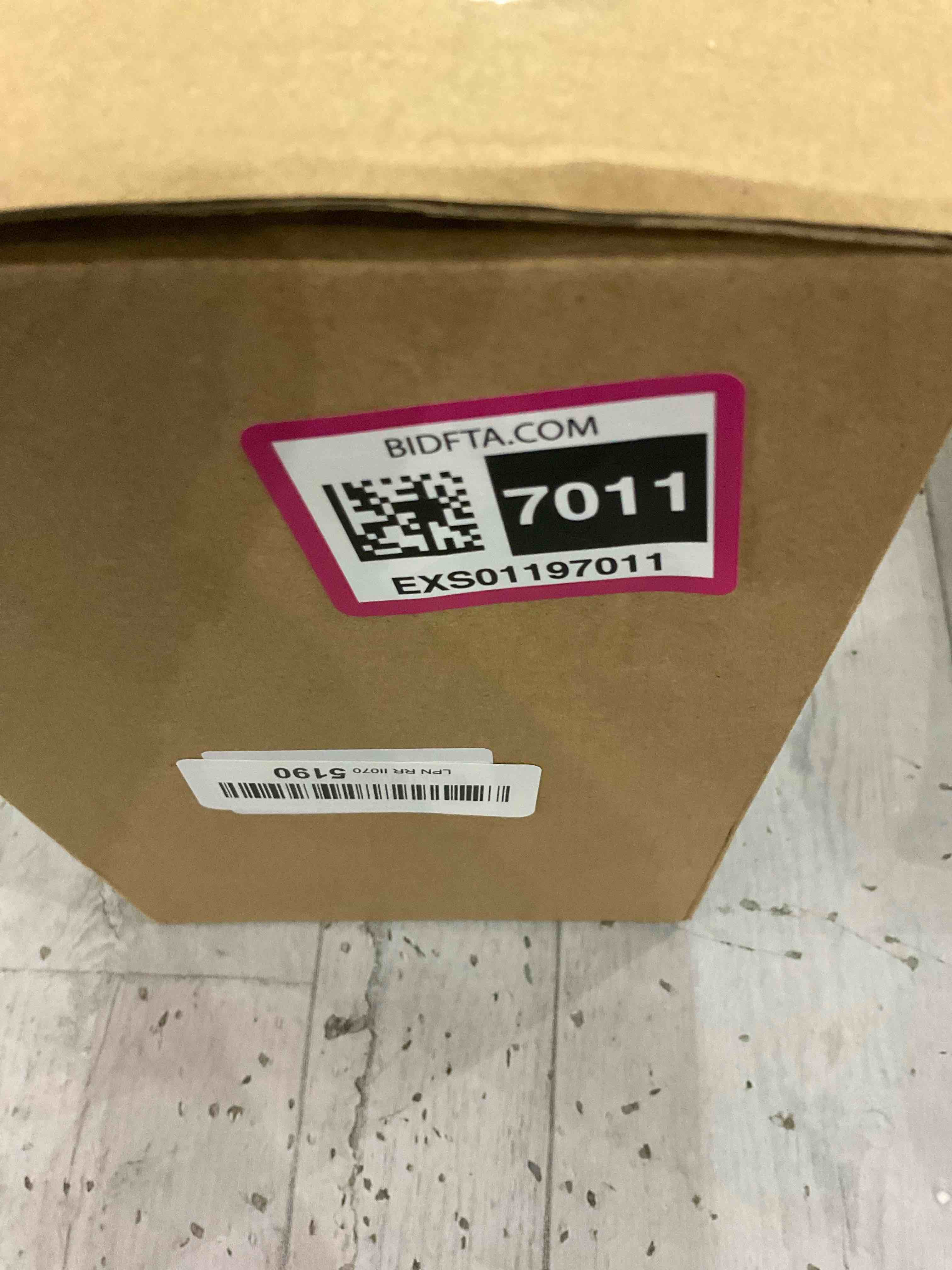 https://s3.amazonaws.com/lotting-images-prod/BargainHunt/EXS01197011_1709645039950.jpeg