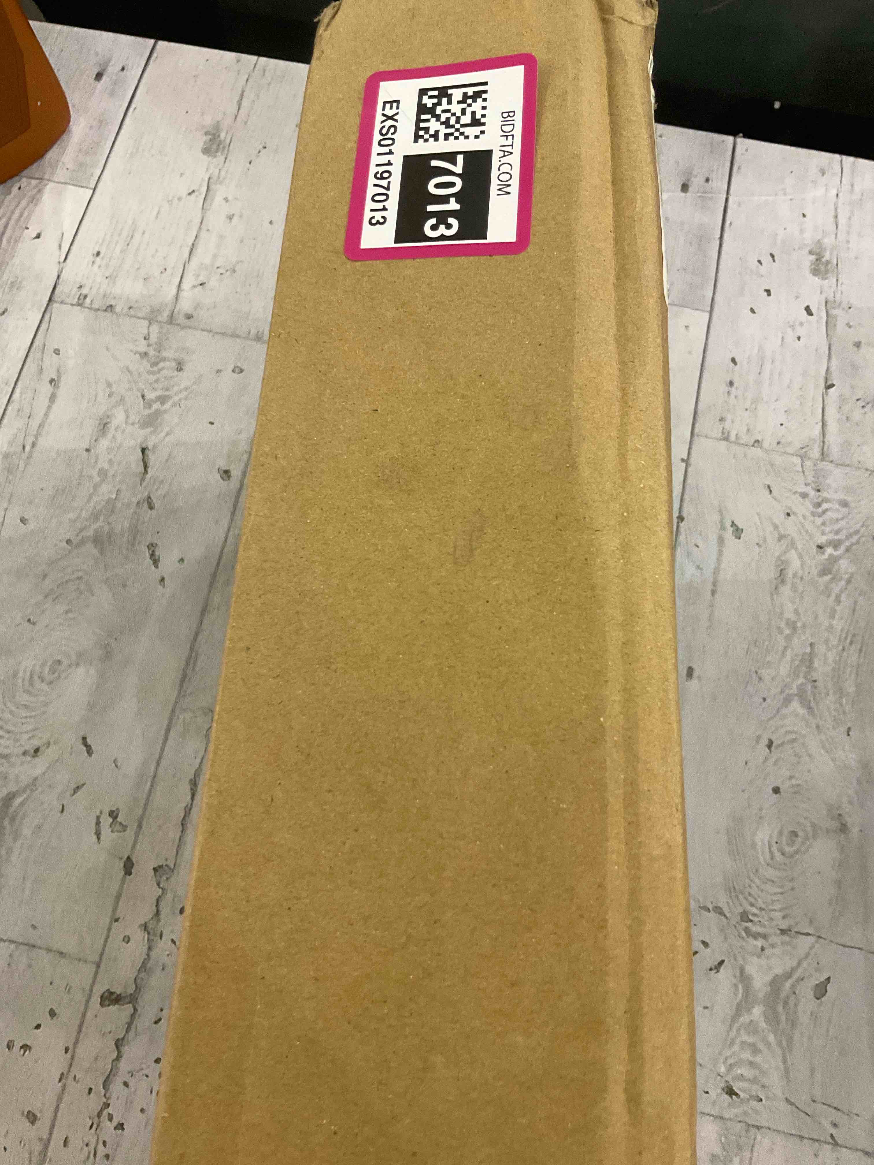 https://s3.amazonaws.com/lotting-images-prod/BargainHunt/EXS01197013_1709645333441.jpeg