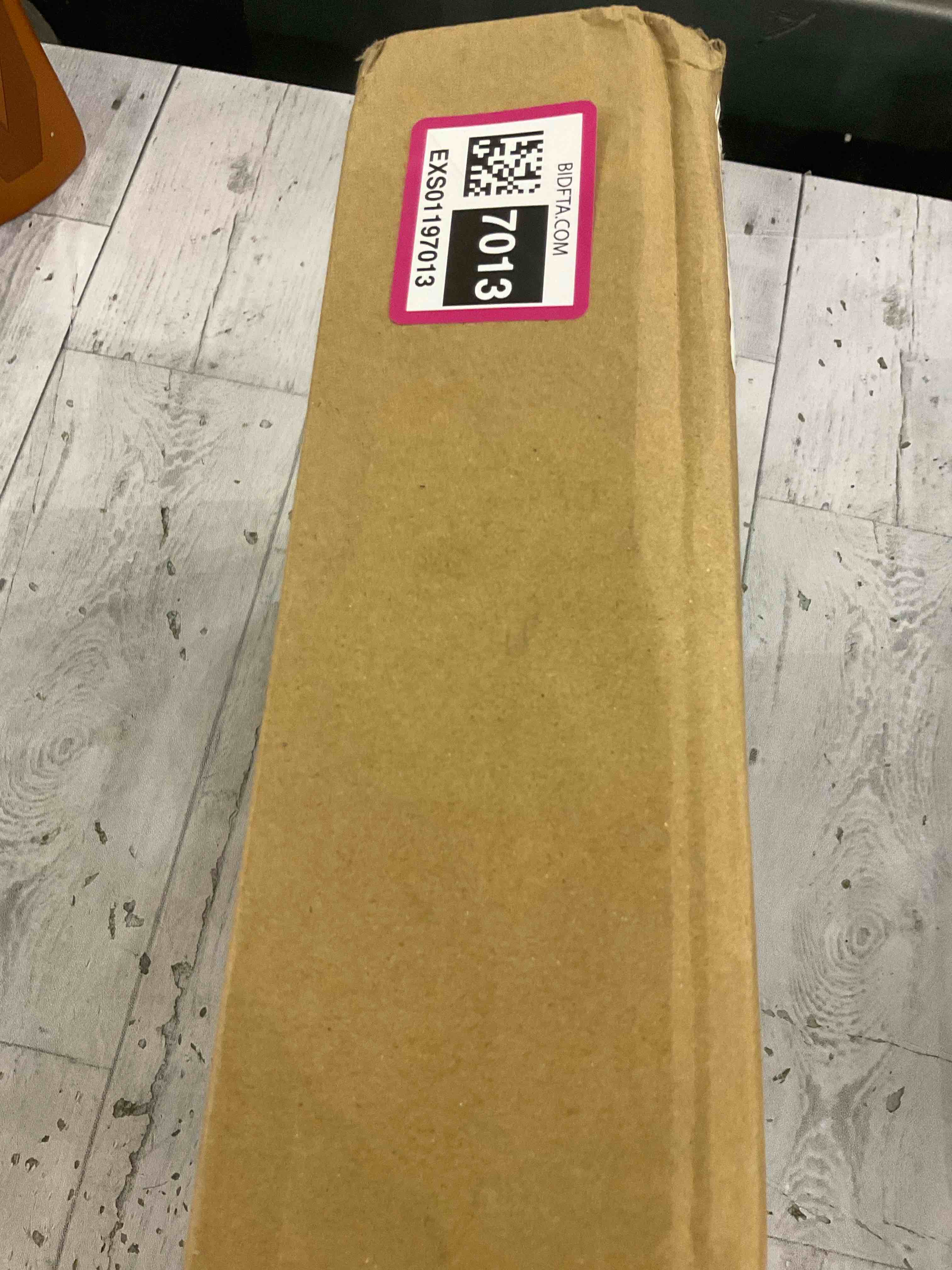 https://s3.amazonaws.com/lotting-images-prod/BargainHunt/EXS01197013_1709645335005.jpeg