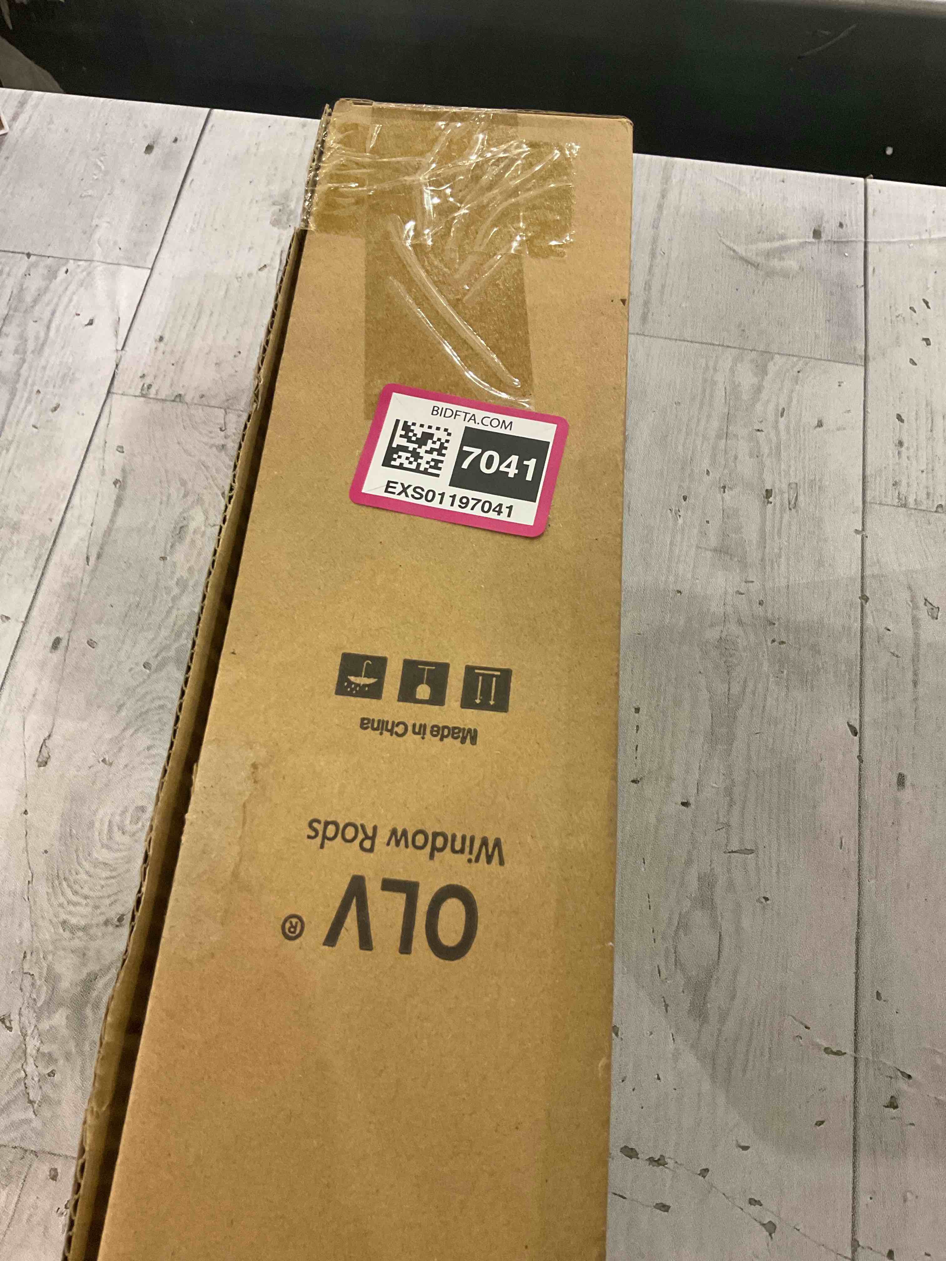 https://s3.amazonaws.com/lotting-images-prod/BargainHunt/EXS01197041_1709650479289.jpeg