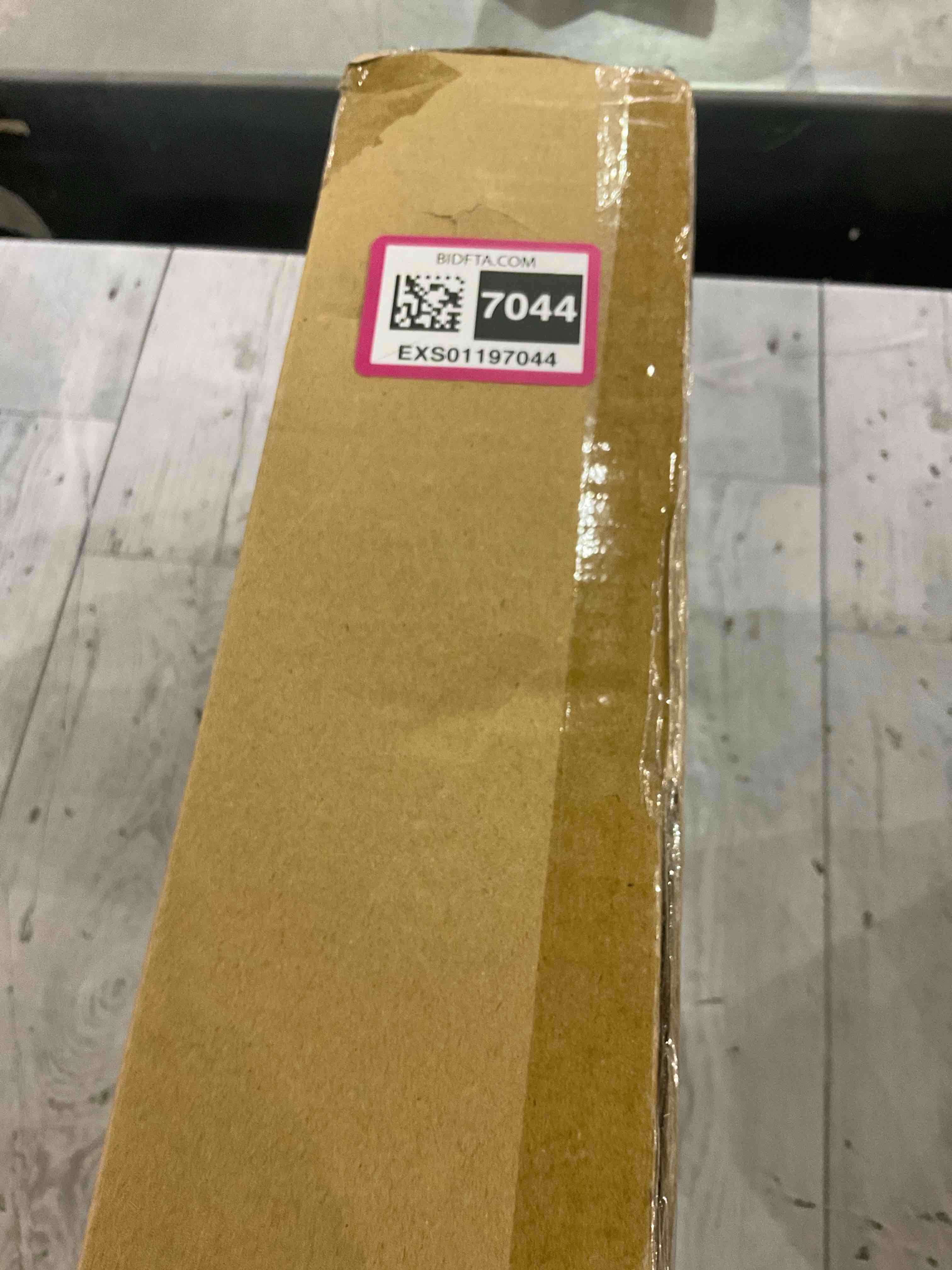 https://s3.amazonaws.com/lotting-images-prod/BargainHunt/EXS01197044_1709650698853.jpeg