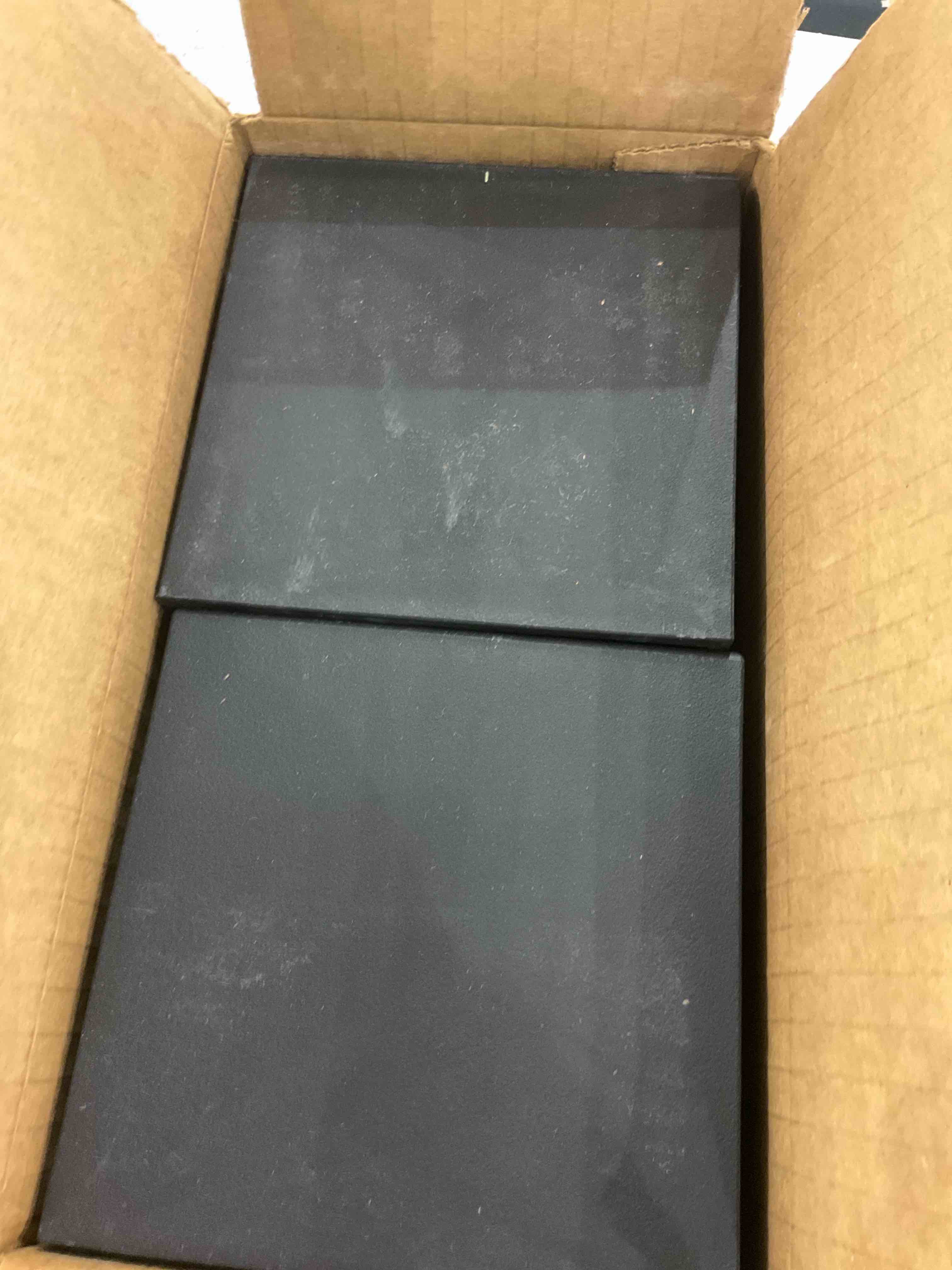 https://s3.amazonaws.com/lotting-images-prod/BargainHunt/EXS01197054_1709652562435.jpeg