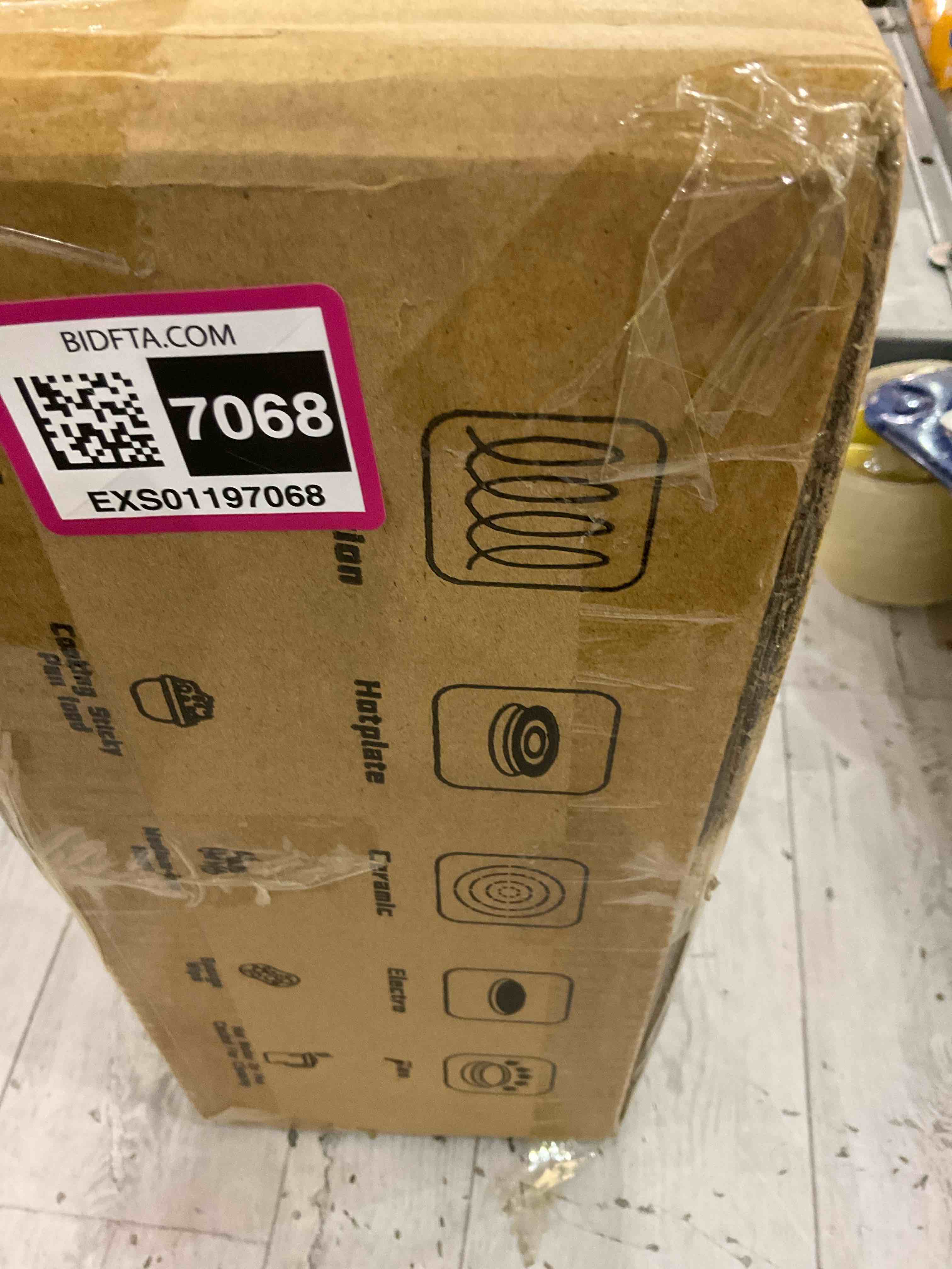 https://s3.amazonaws.com/lotting-images-prod/BargainHunt/EXS01197068_1709654406406.jpeg
