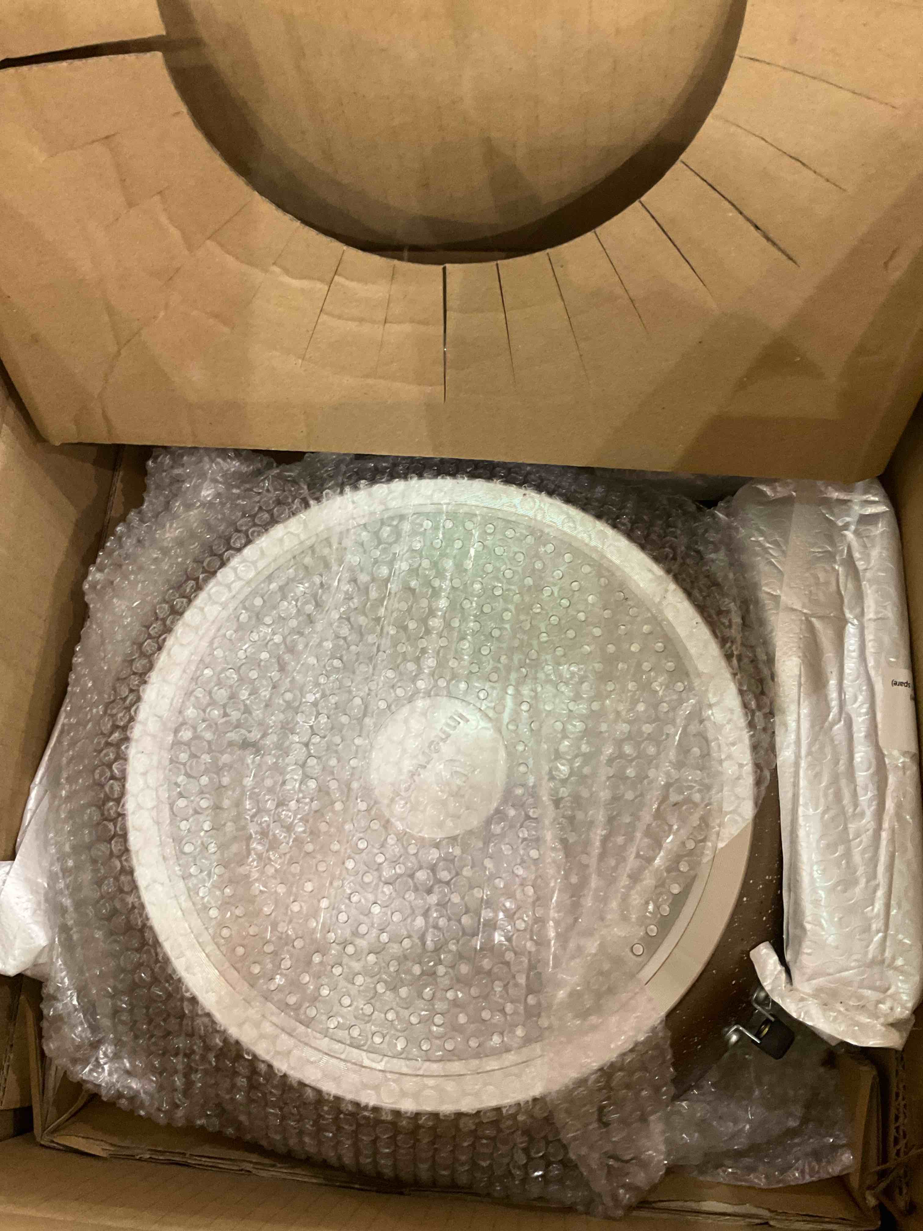 https://s3.amazonaws.com/lotting-images-prod/BargainHunt/EXS01197068_1709654448153.jpeg