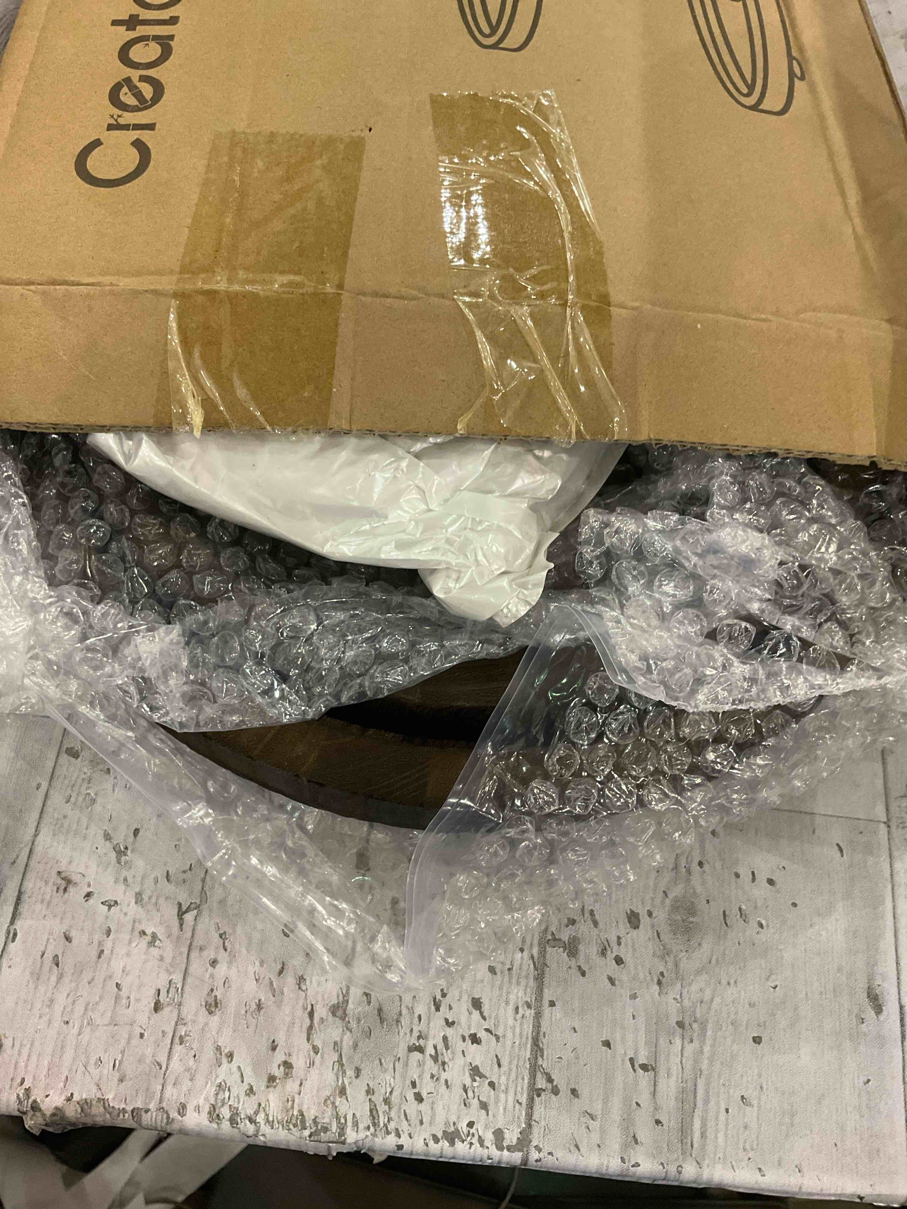 https://s3.amazonaws.com/lotting-images-prod/BargainHunt/EXS01197122_1709666862312.jpeg