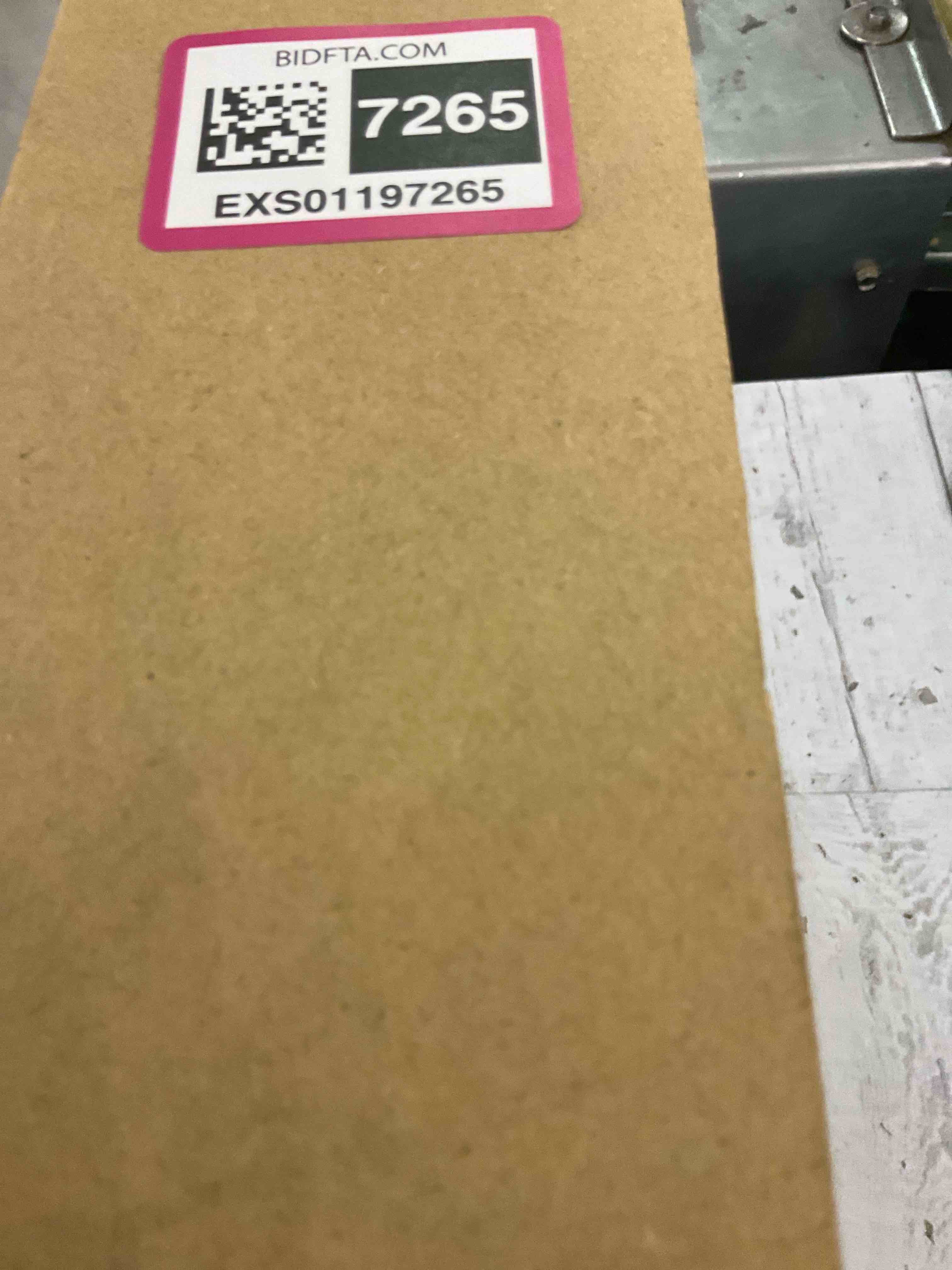 https://s3.amazonaws.com/lotting-images-prod/BargainHunt/EXS01197265_1709753734160.jpeg
