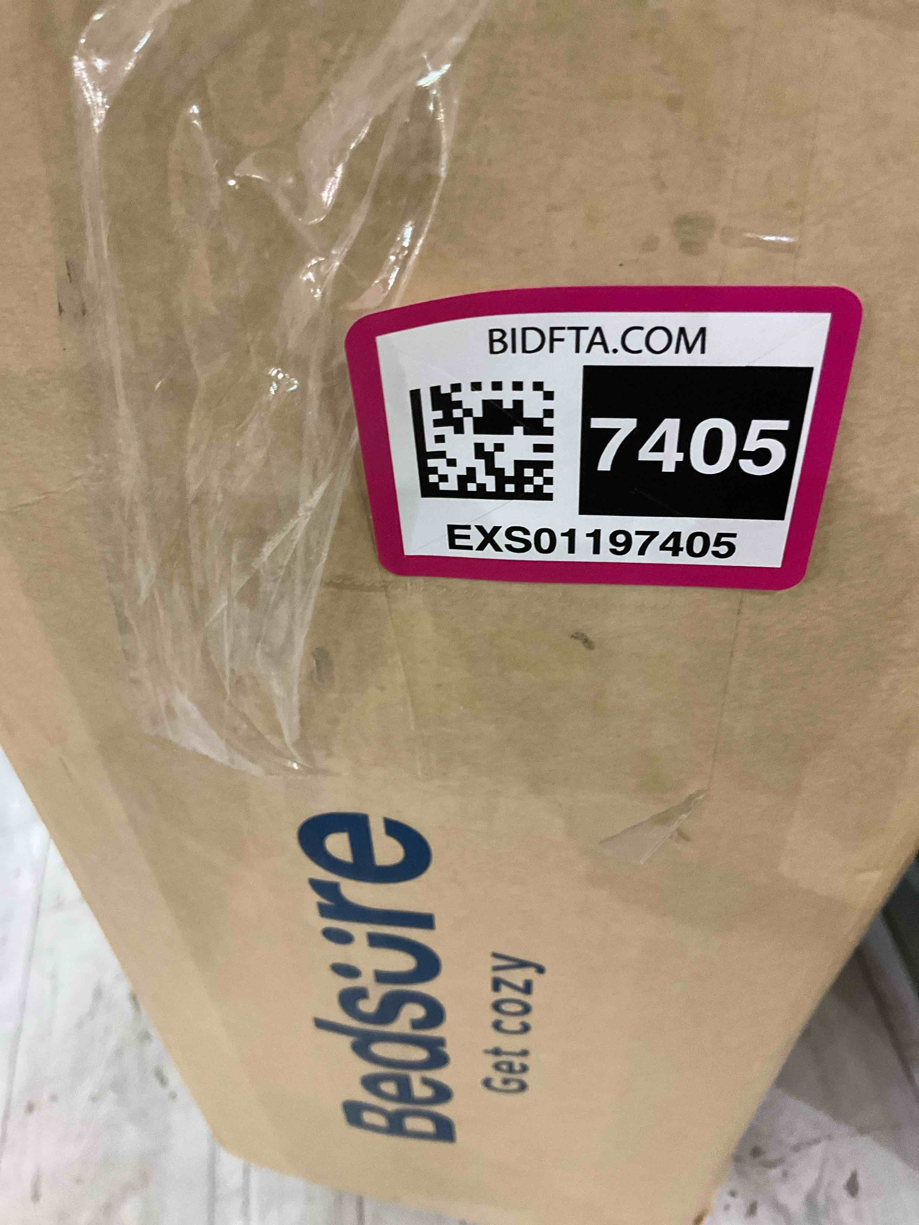 https://s3.amazonaws.com/lotting-images-prod/BargainHunt/EXS01197405_1709837380554.jpeg