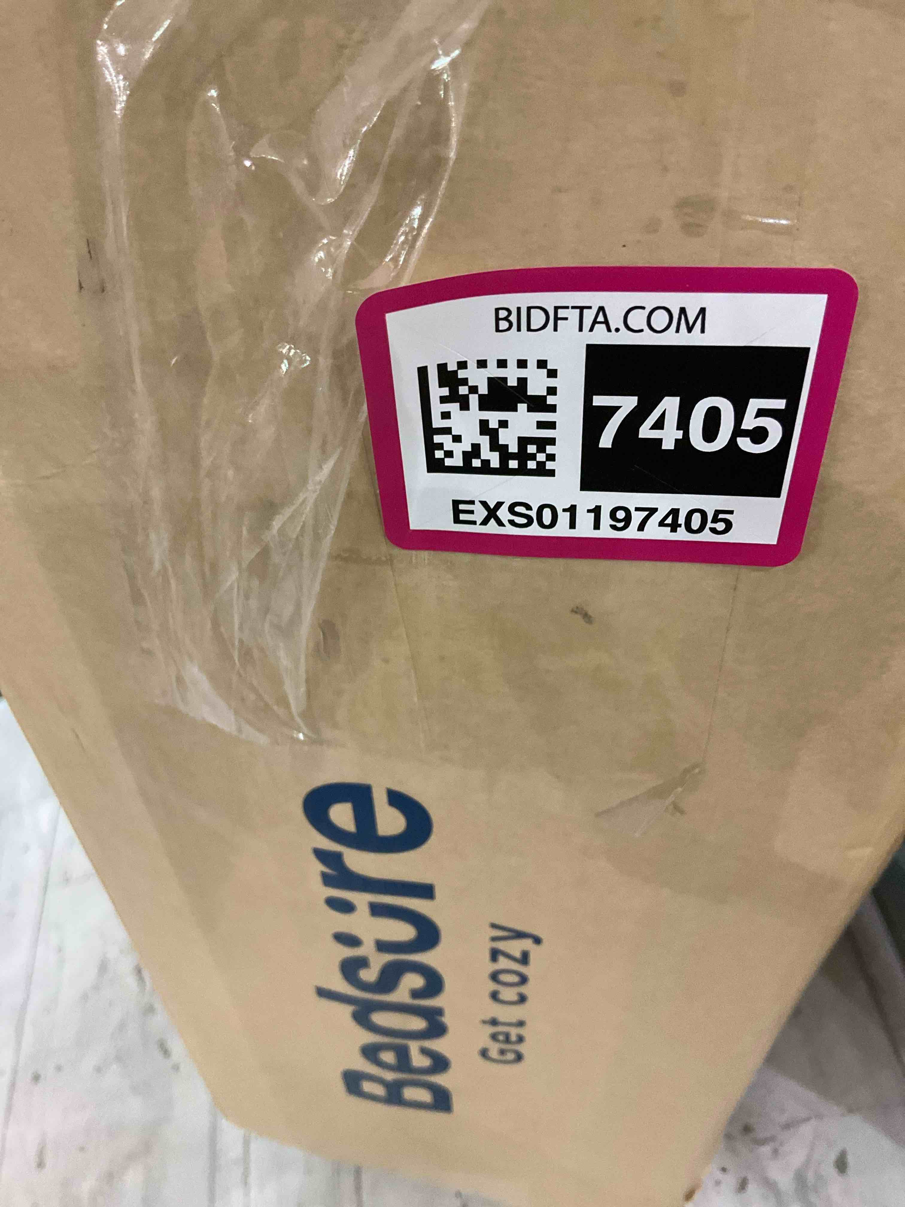 https://s3.amazonaws.com/lotting-images-prod/BargainHunt/EXS01197405_1709837381552.jpeg