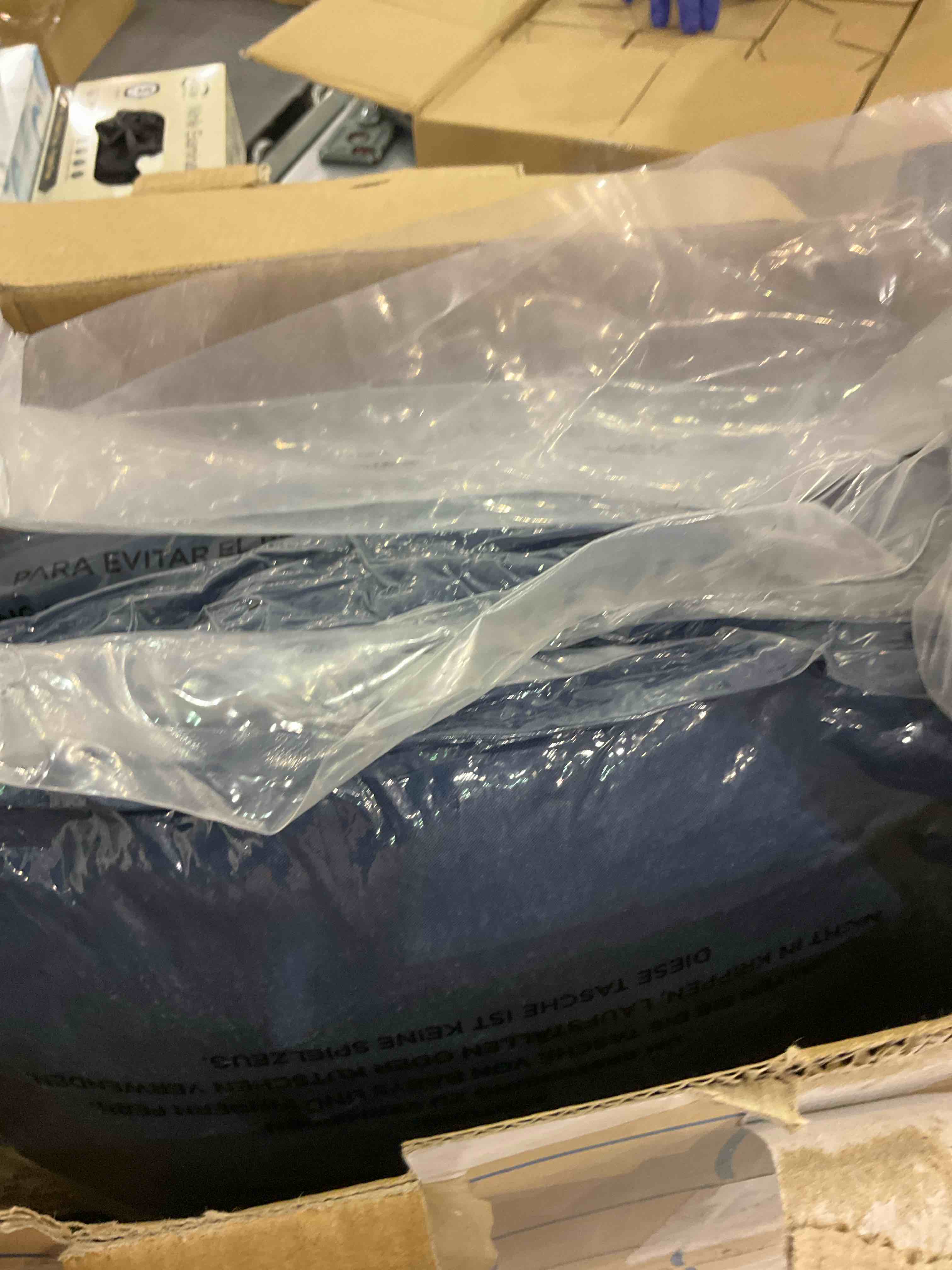 https://s3.amazonaws.com/lotting-images-prod/BargainHunt/EXS01197453_1709903007362.jpeg