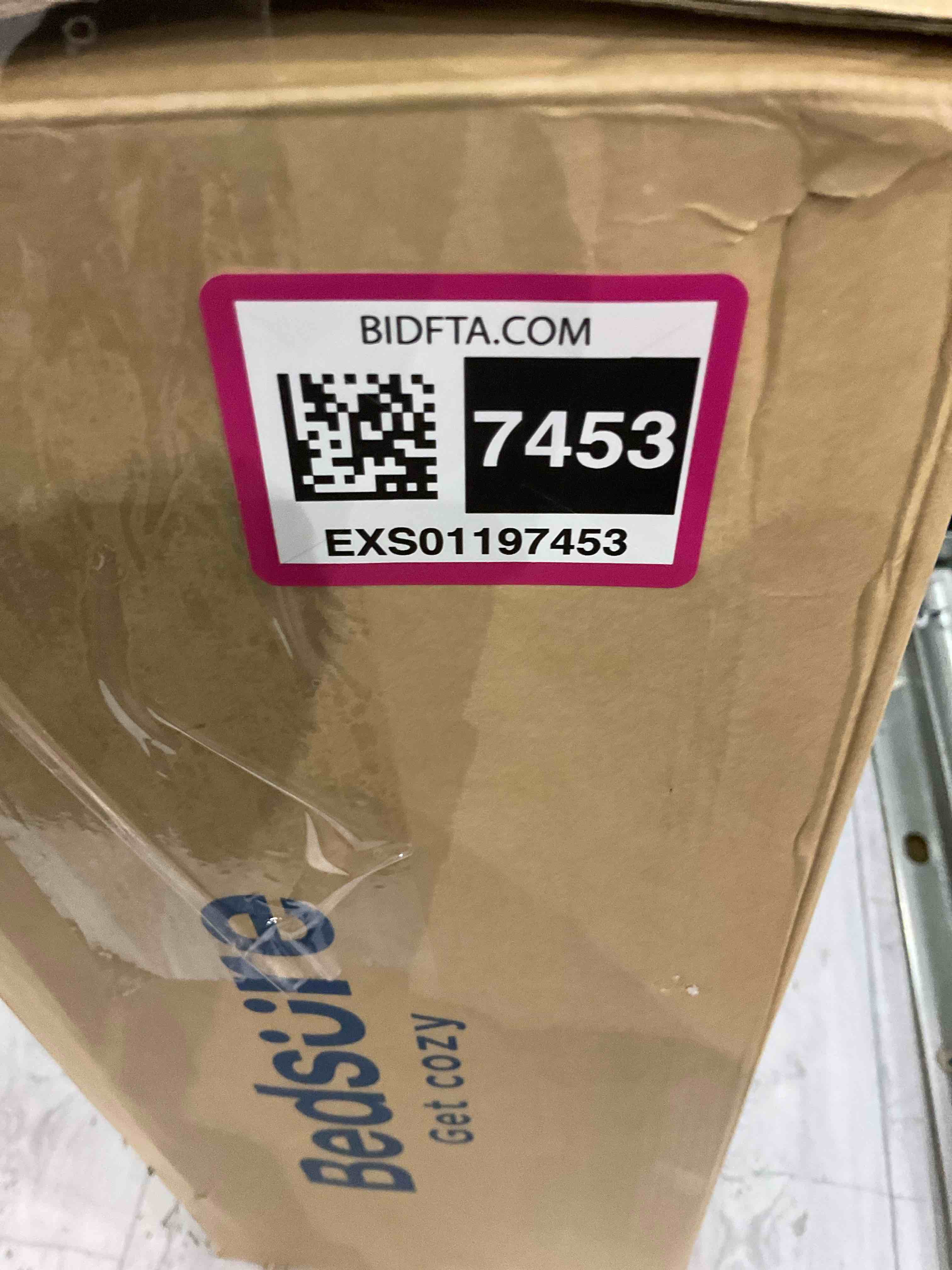https://s3.amazonaws.com/lotting-images-prod/BargainHunt/EXS01197453_1709903042739.jpeg